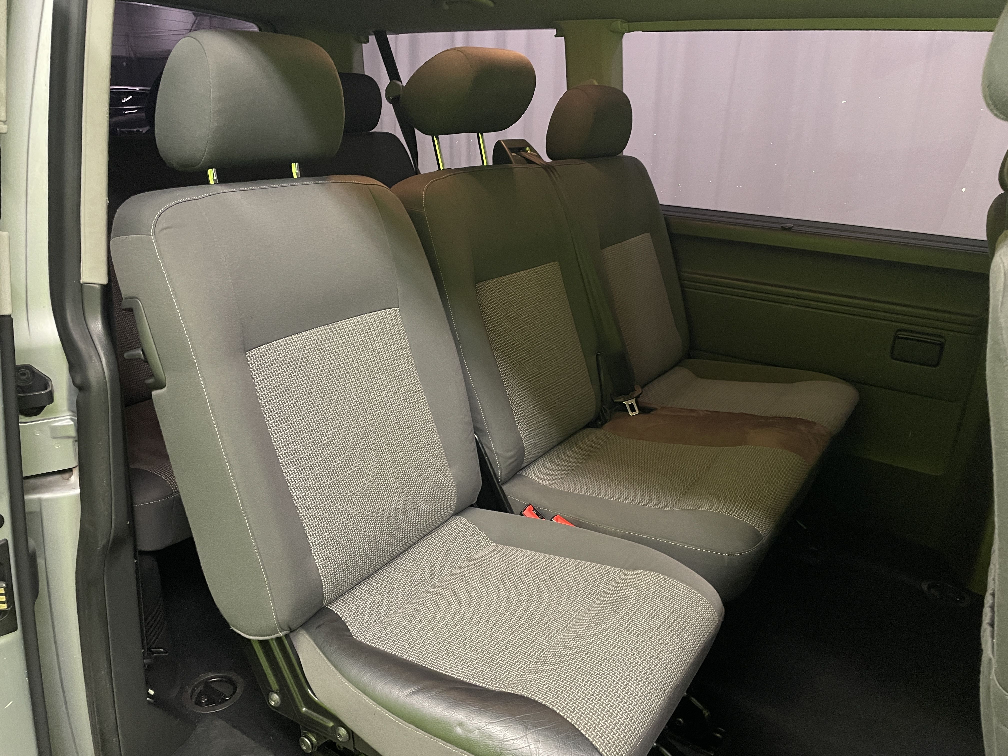 Volkswagen Caravelle 2011