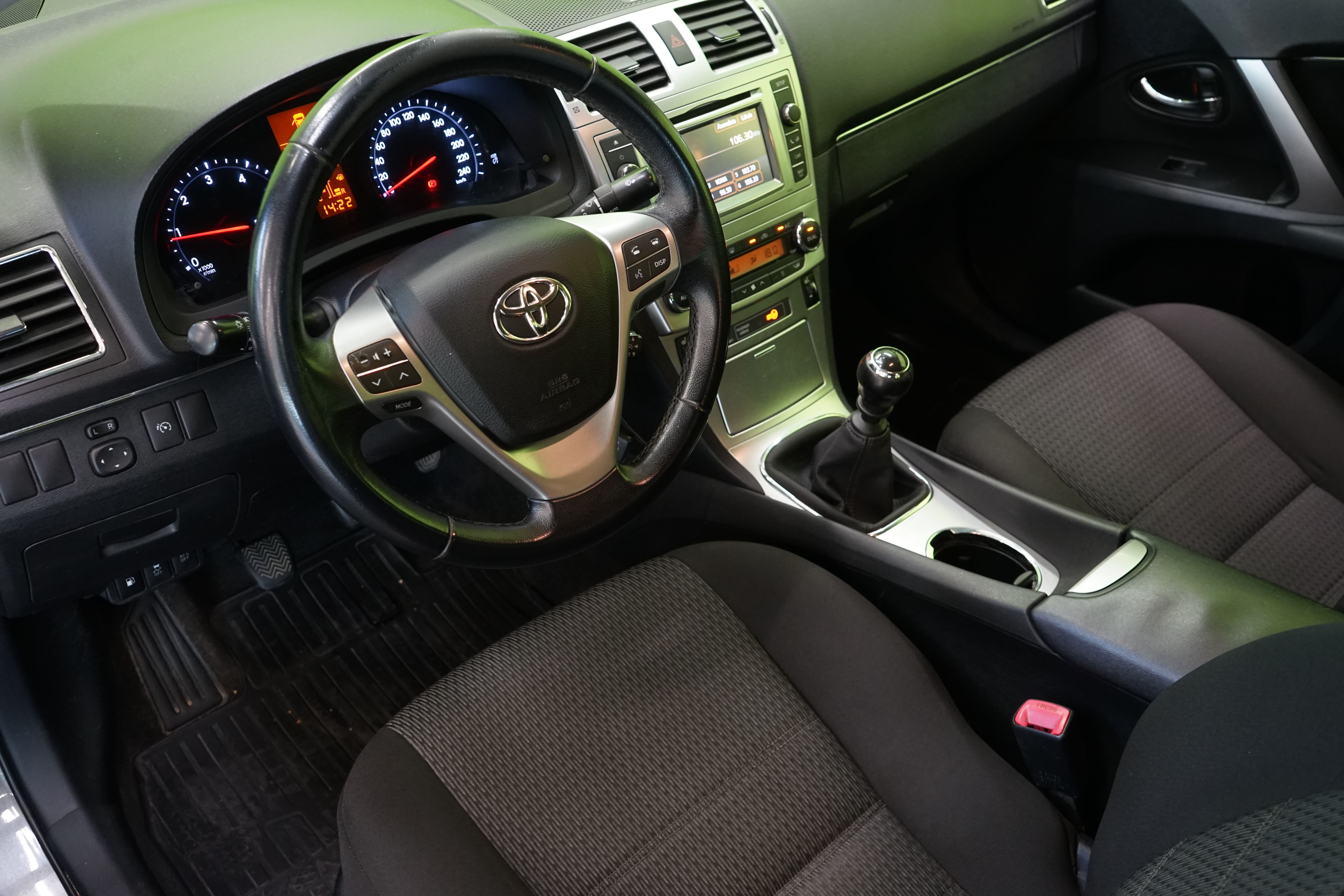 Toyota Avensis 2013