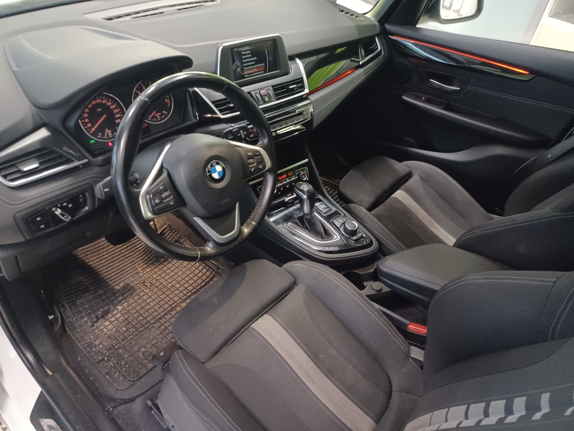 BMW 218 2016