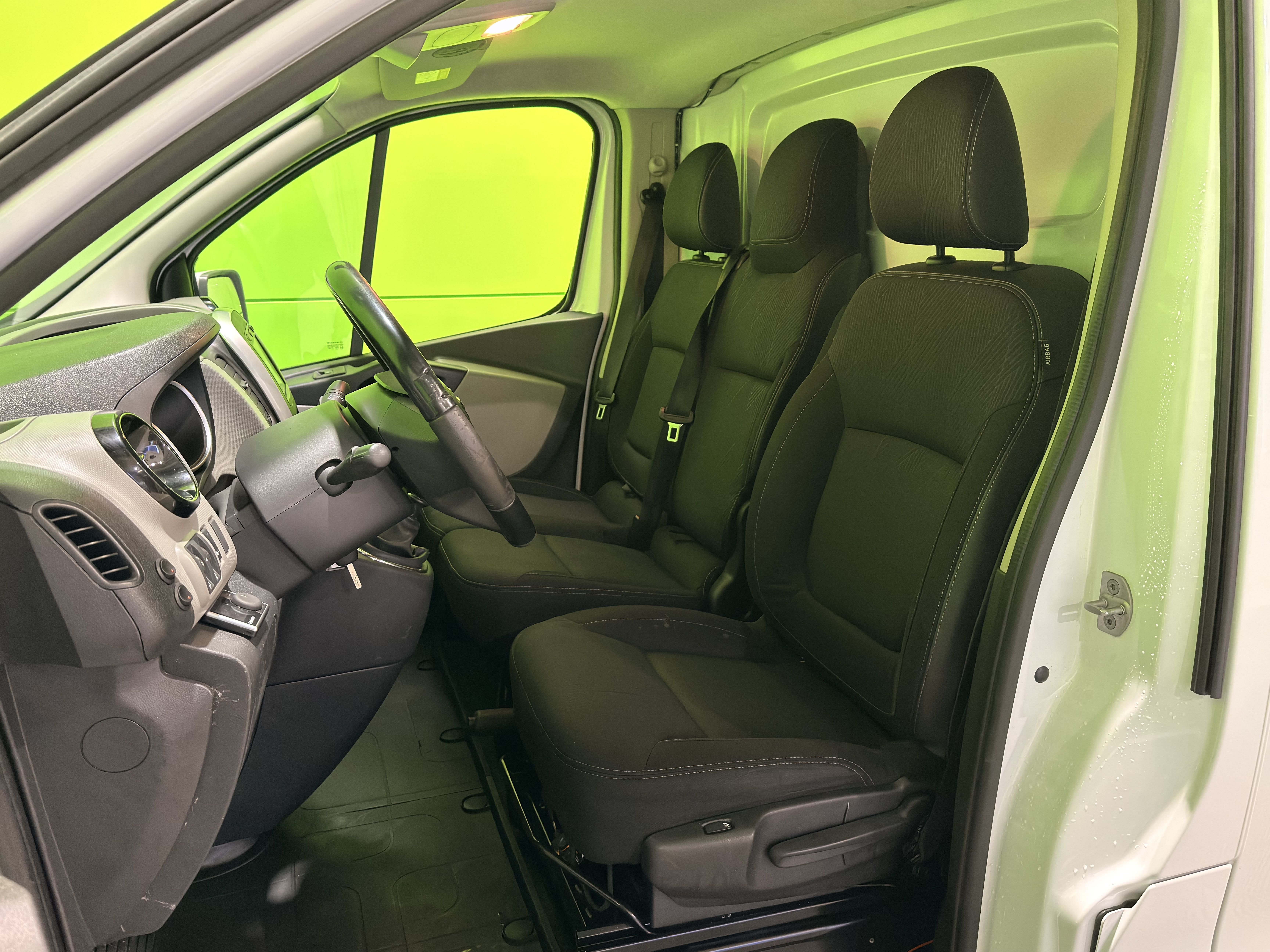 Nissan NV300 2020