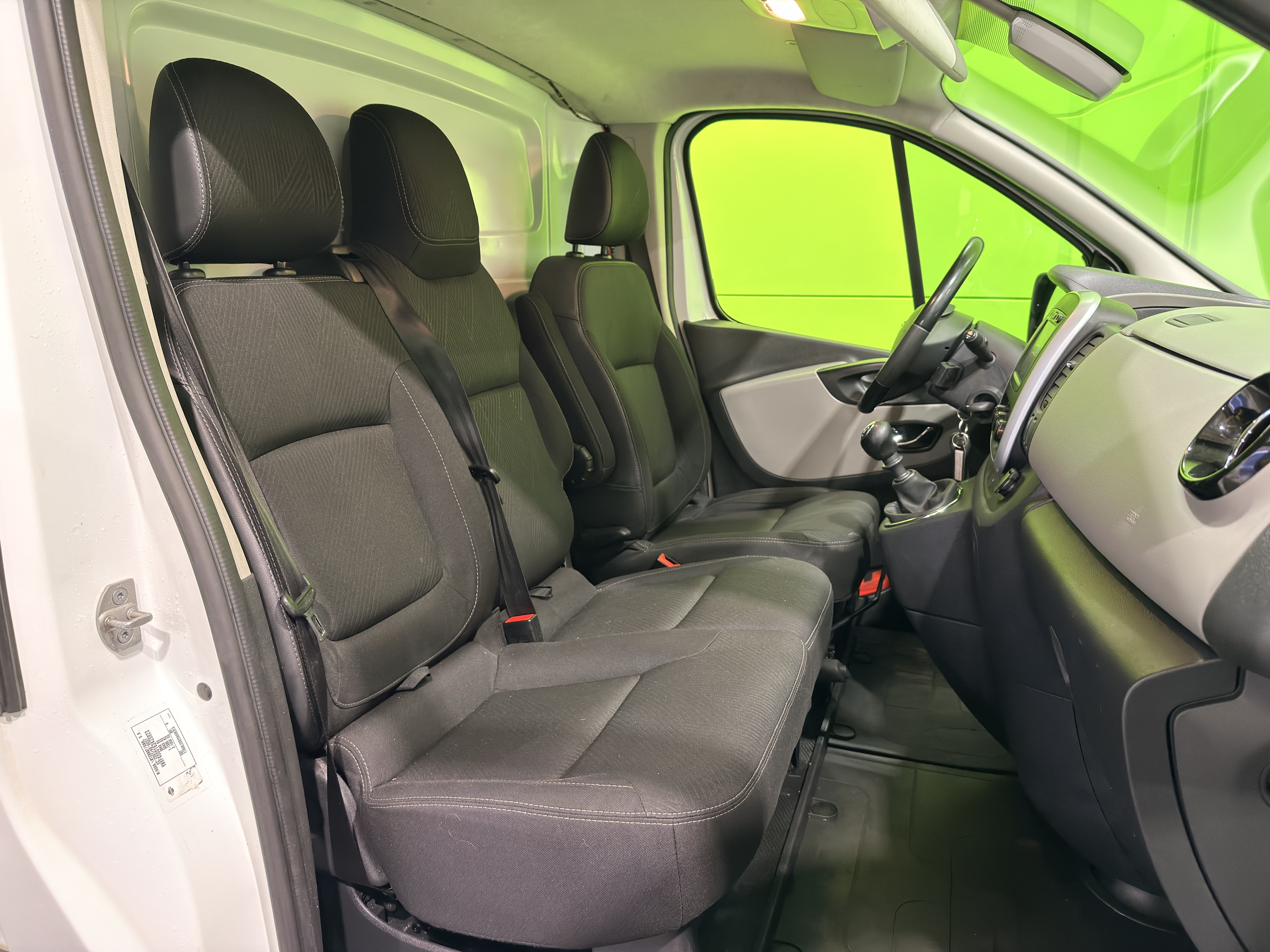 Nissan NV300 2020