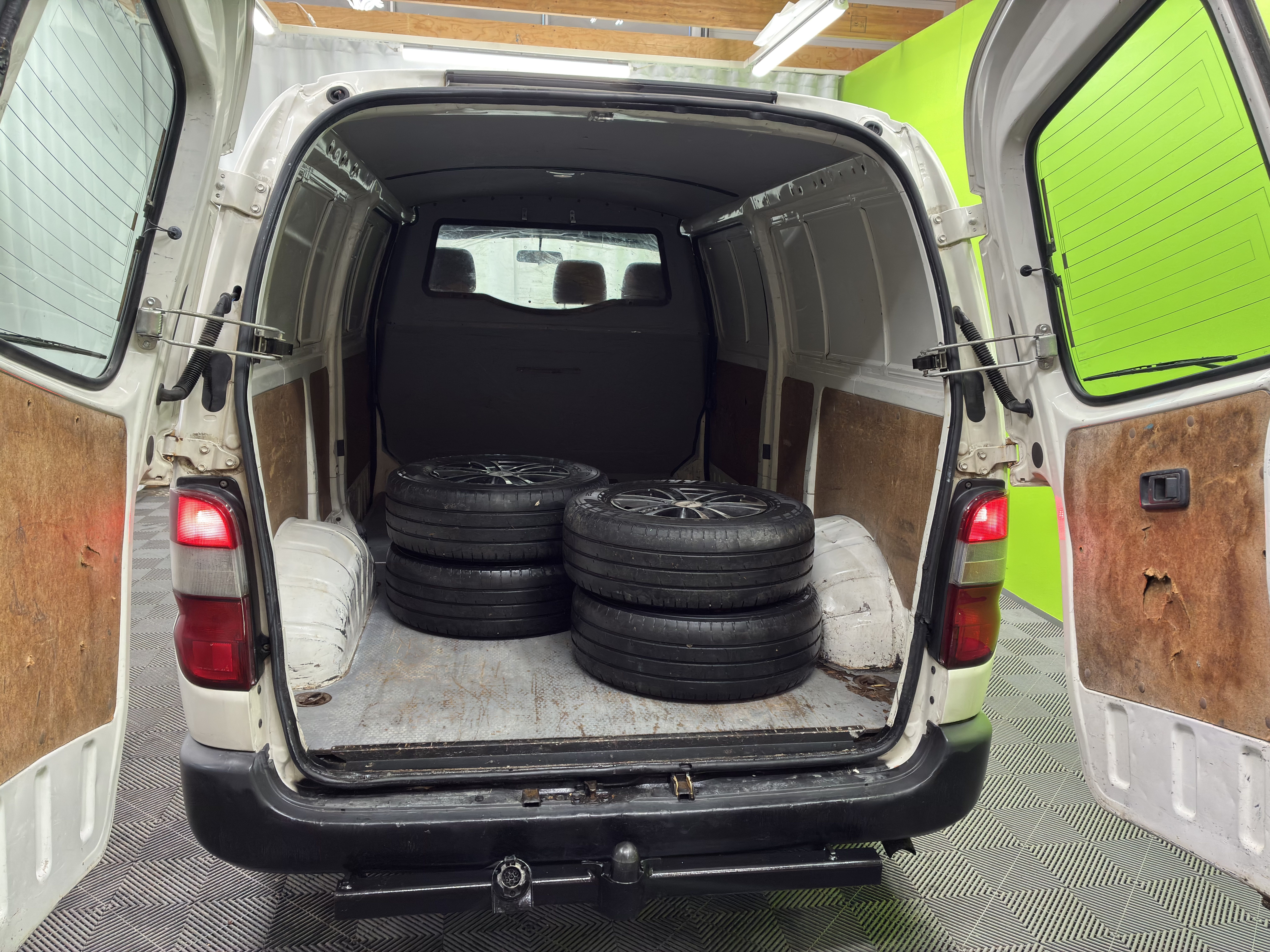 Toyota Hiace 2010