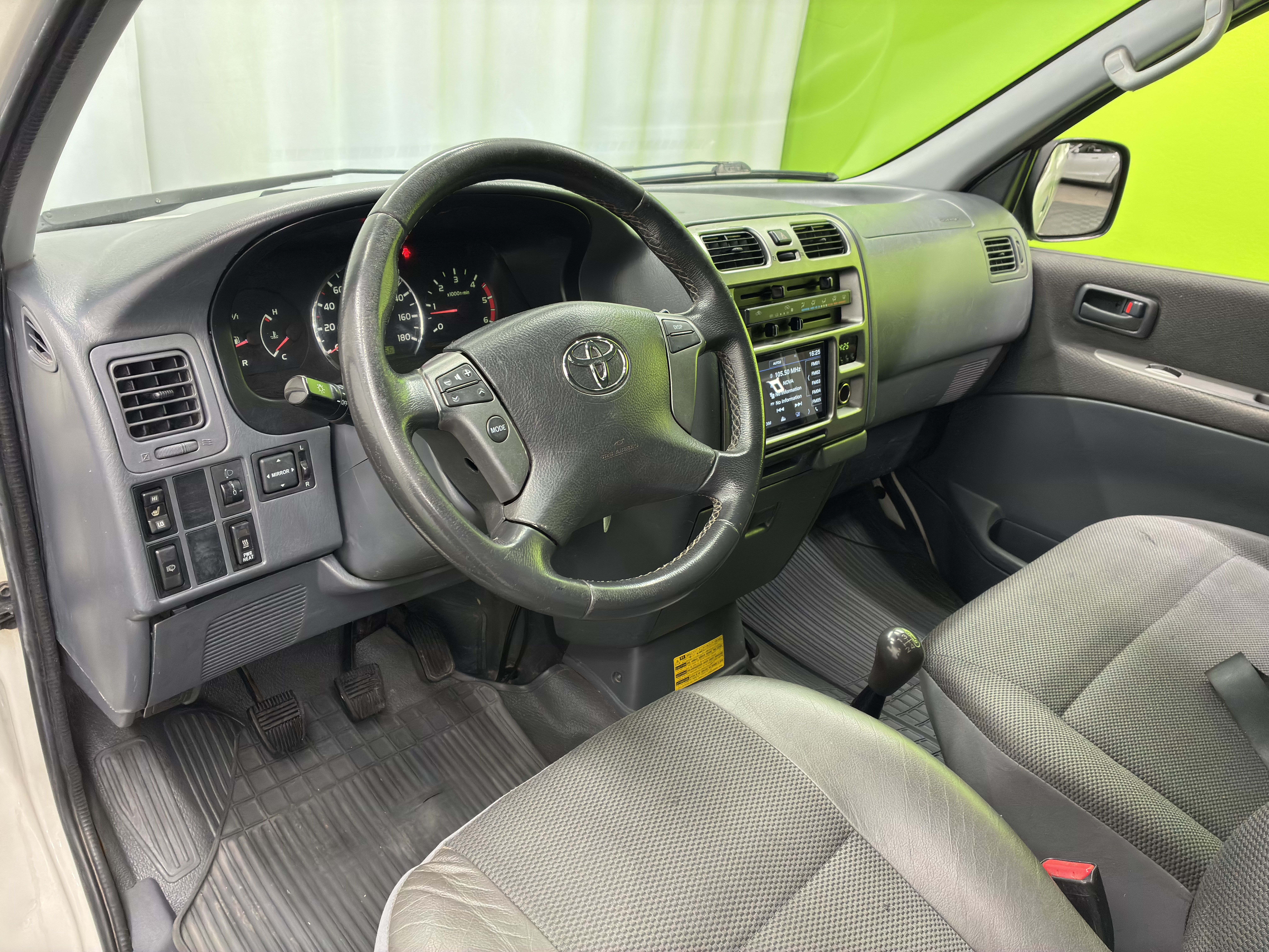Toyota Hiace 2010