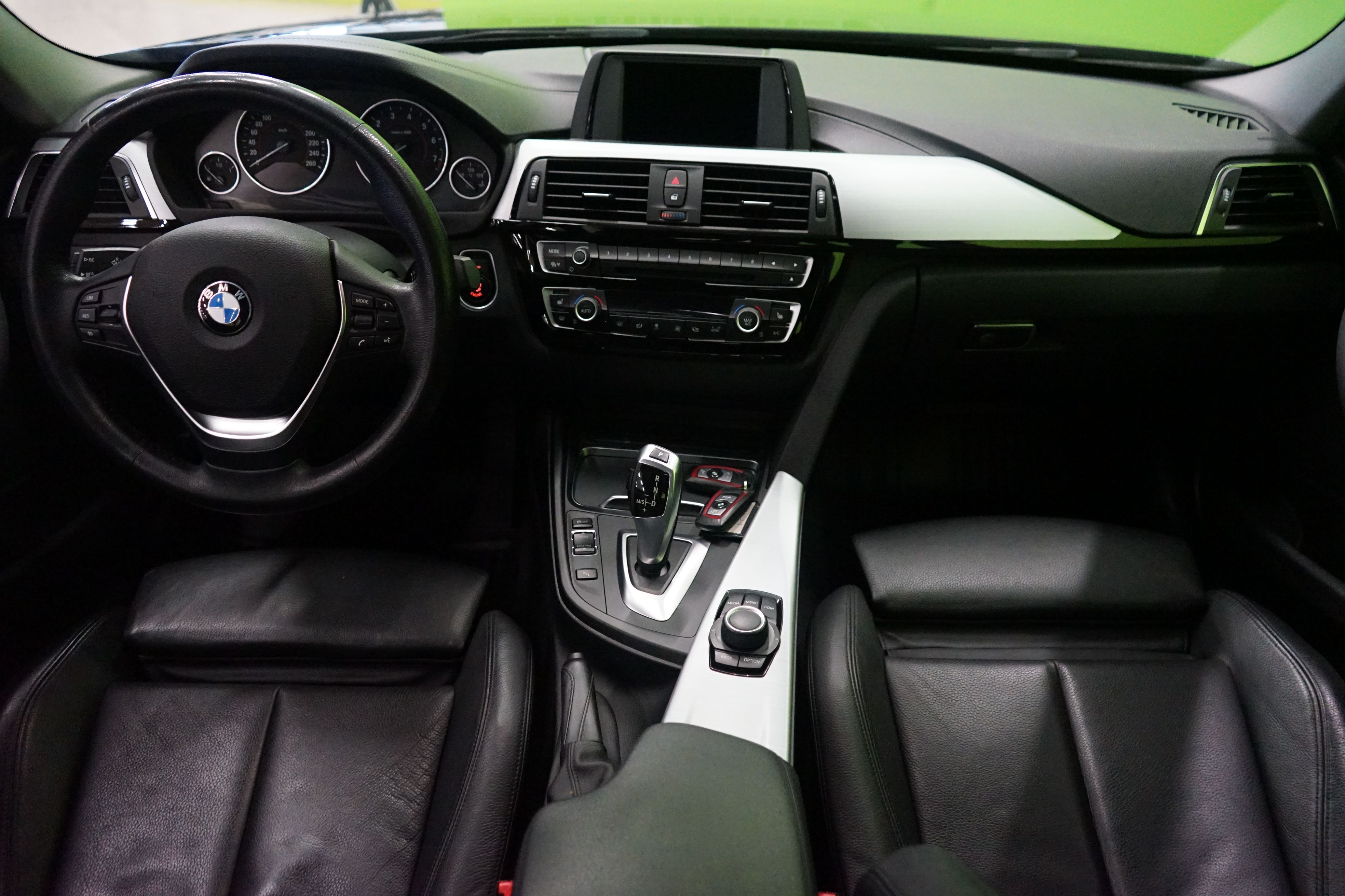 BMW 318 2017