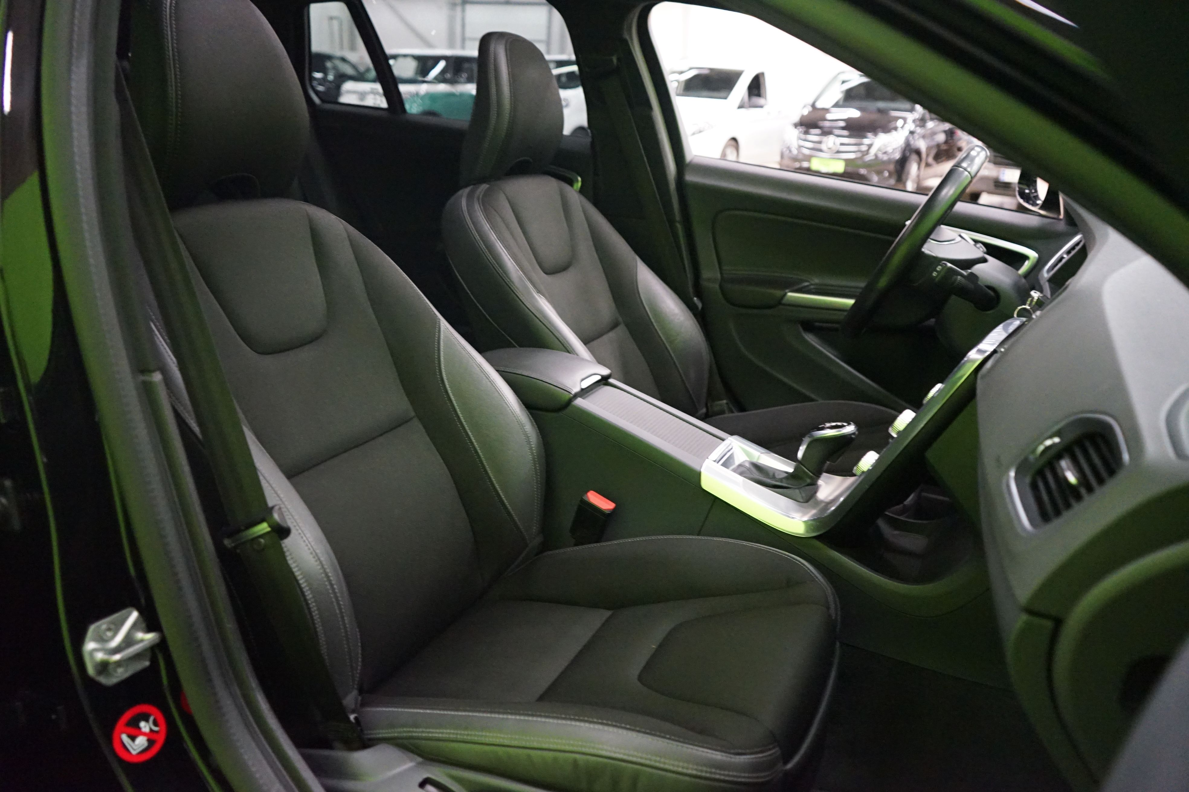 Volvo V60 Cross Country 2016