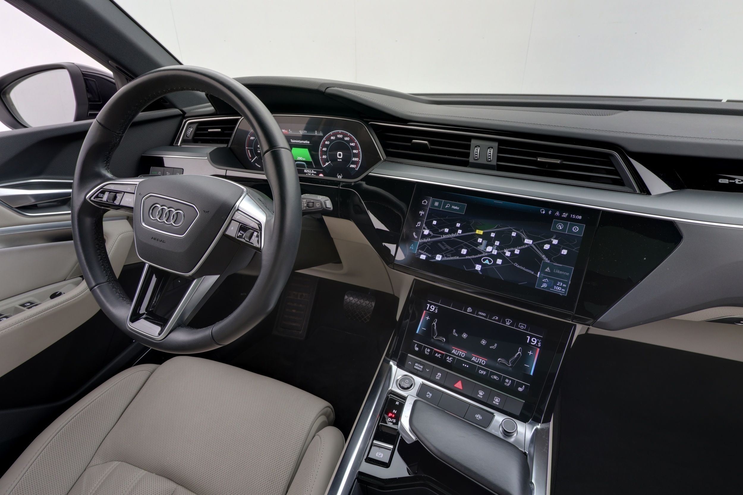 Audi e-tron 2023