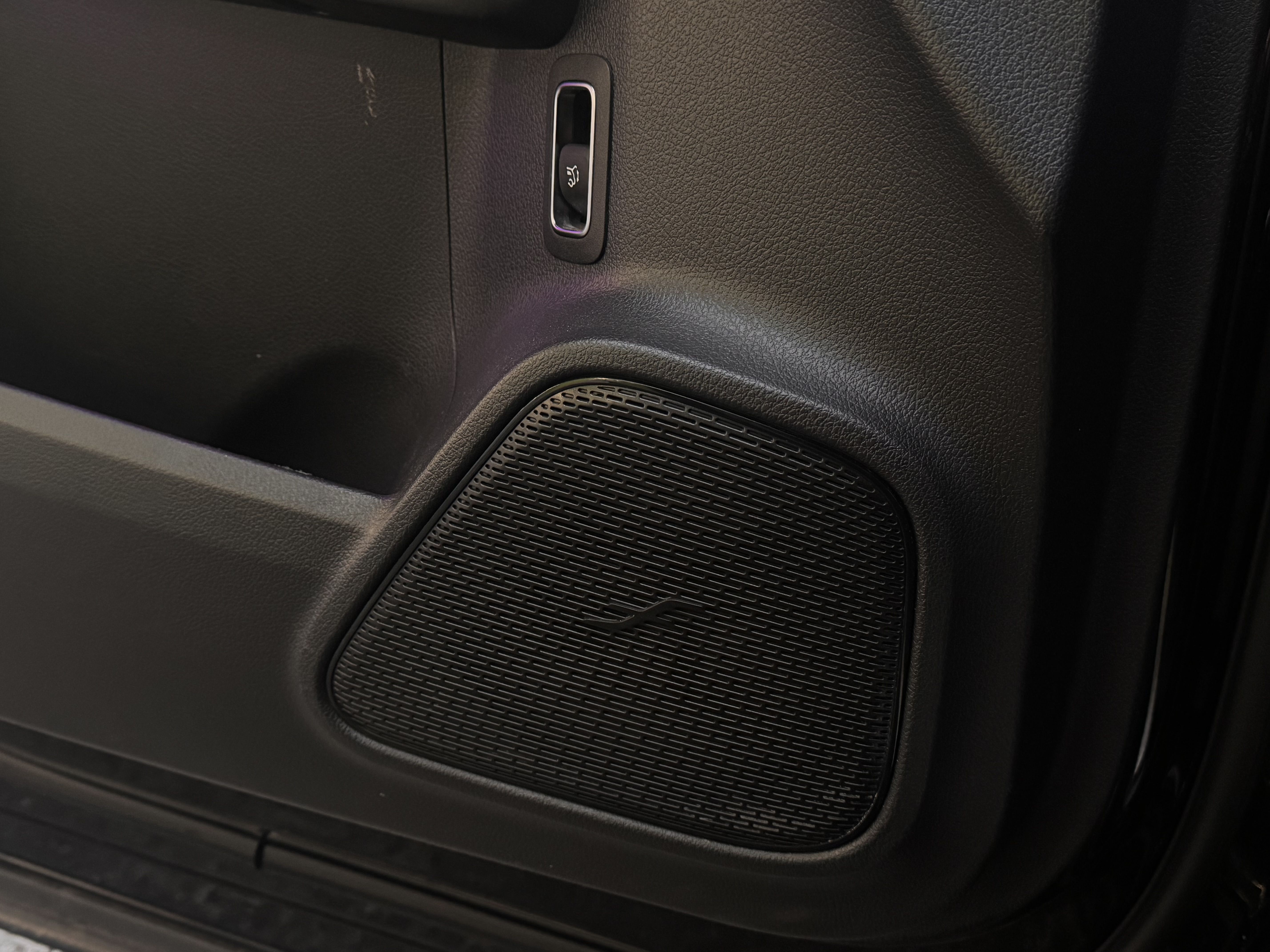 Mercedes-Benz EQB 2023