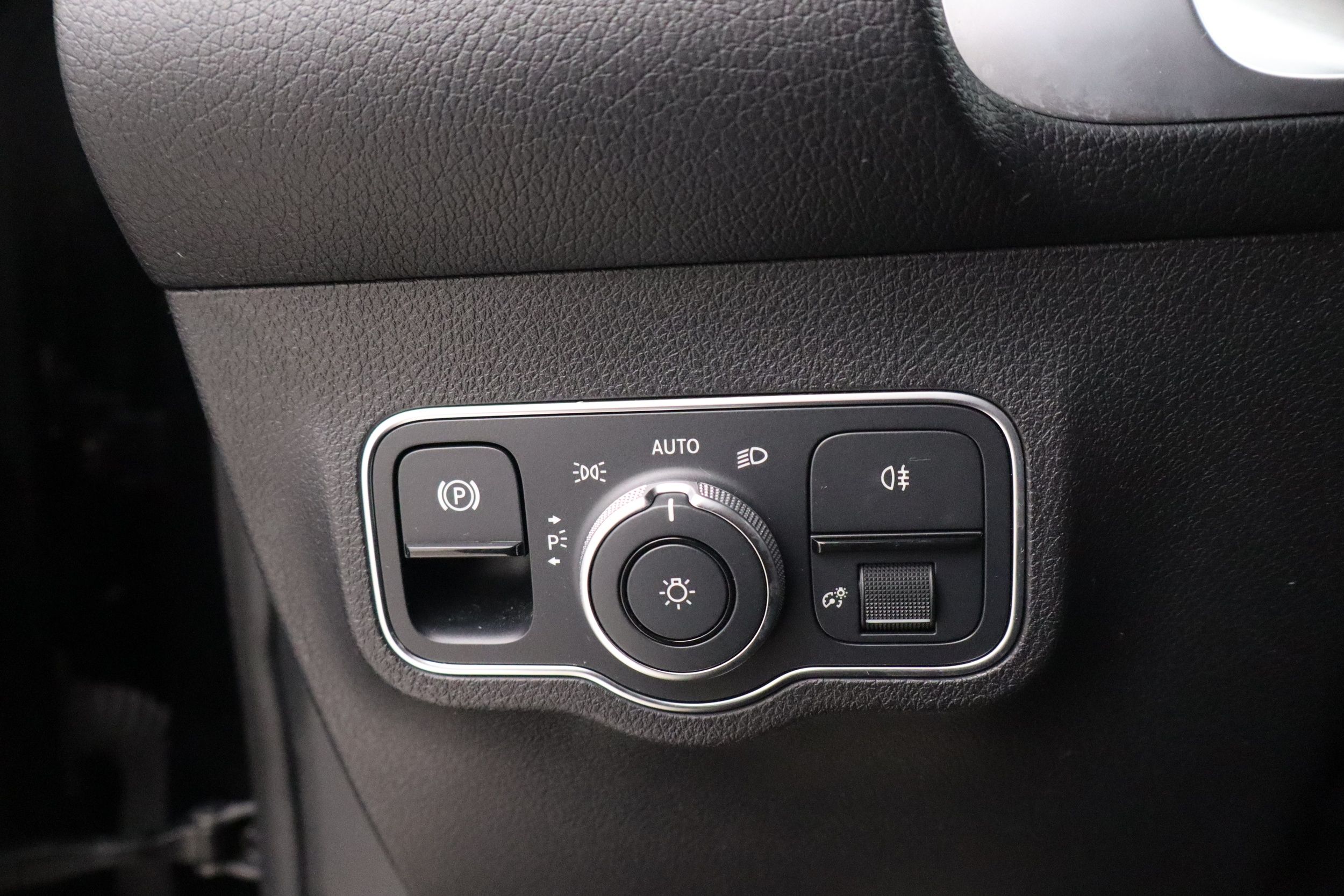 Mercedes-Benz EQB 2023