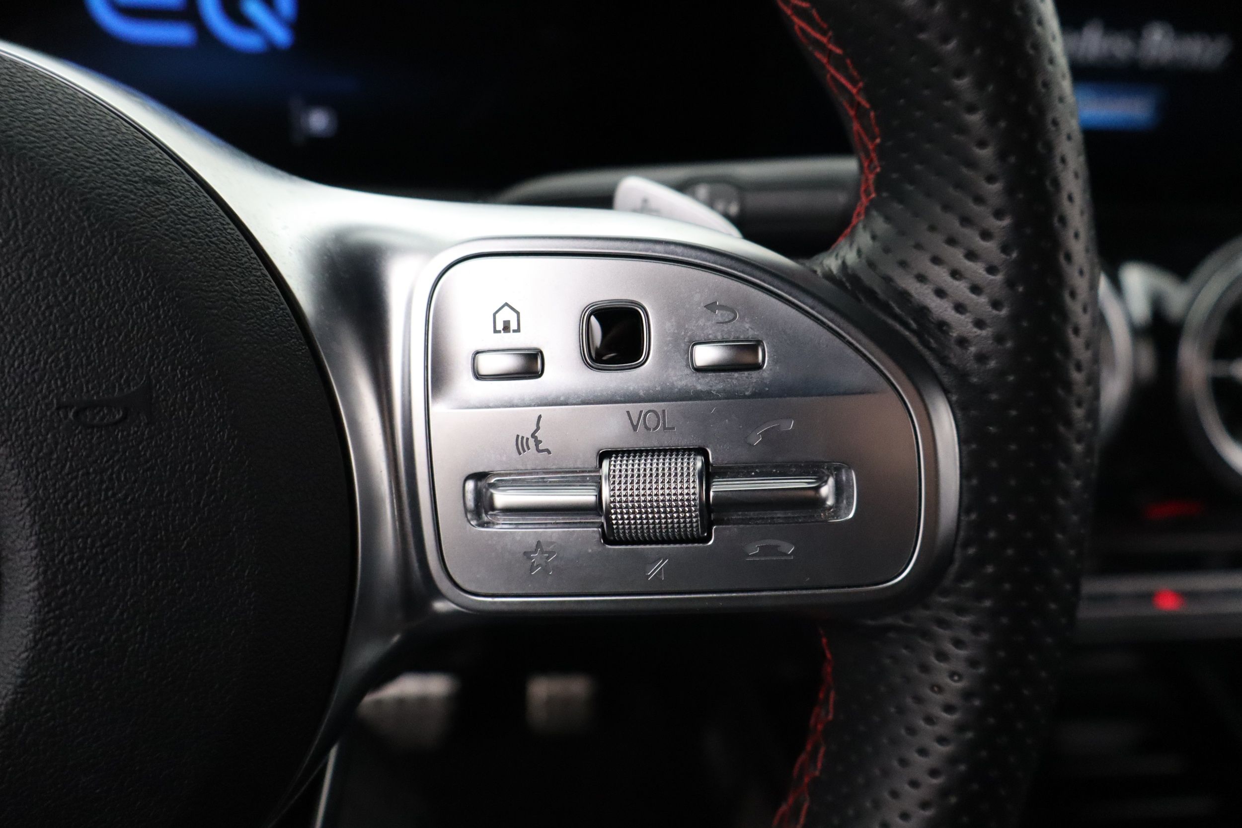 Mercedes-Benz EQB 2023