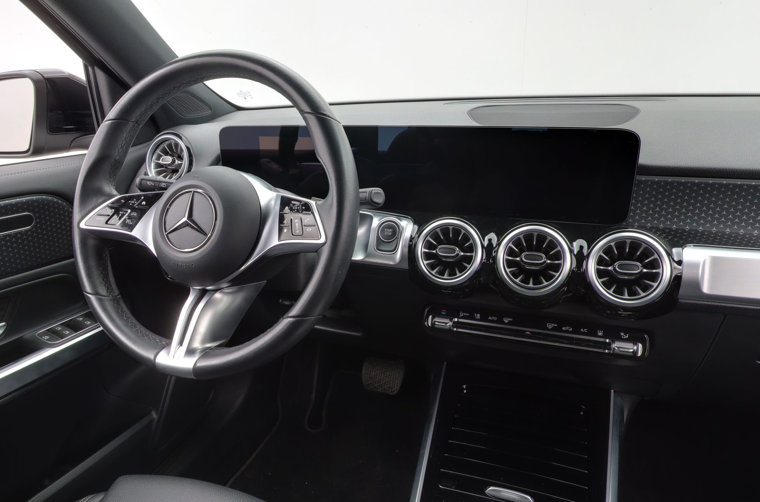 Mercedes-Benz EQB 2024