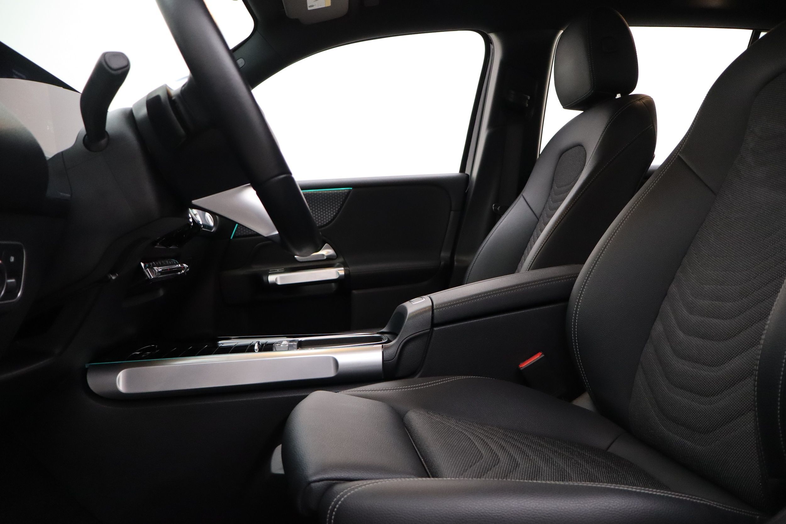 Mercedes-Benz EQB 2024