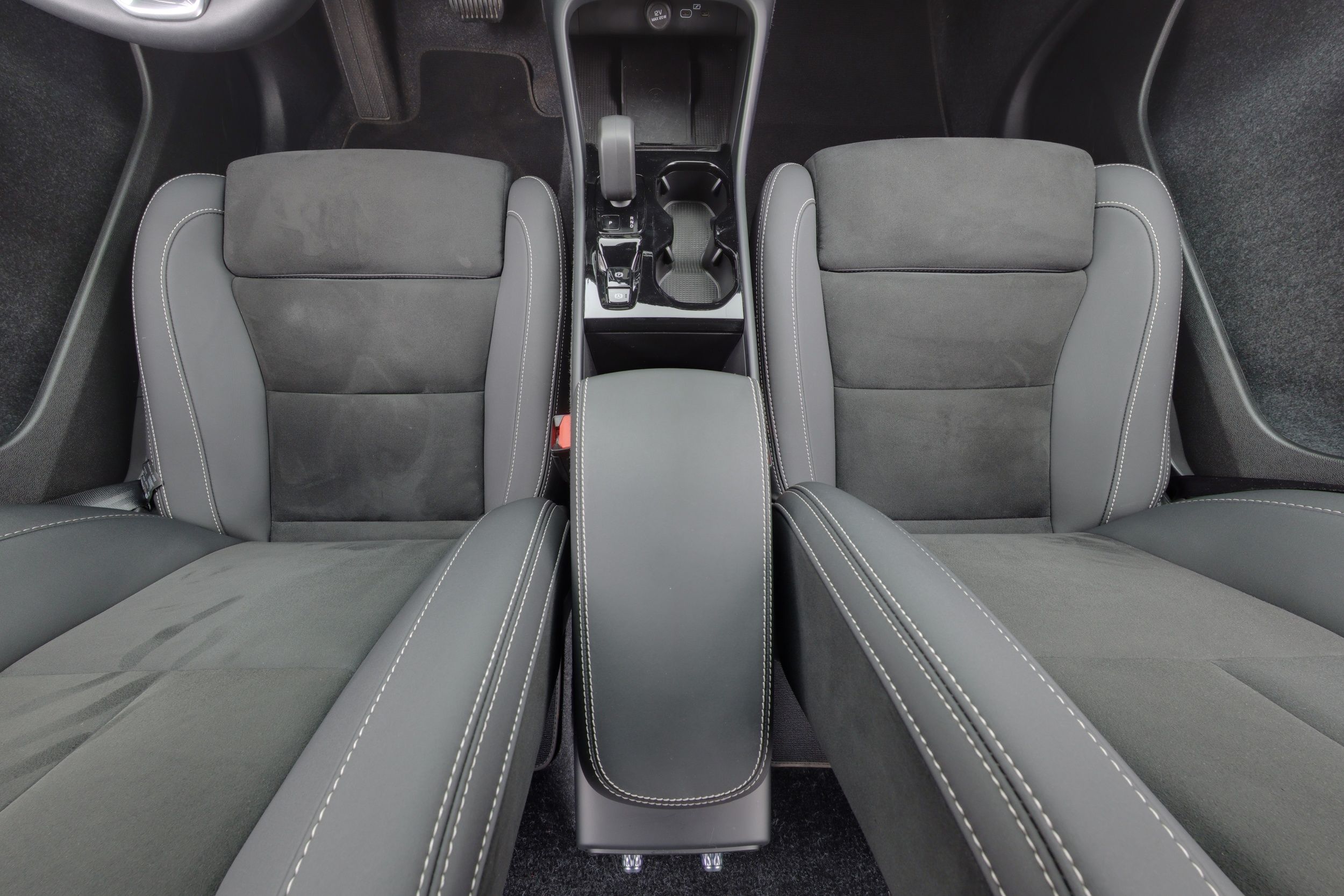 Volvo XC40 2025