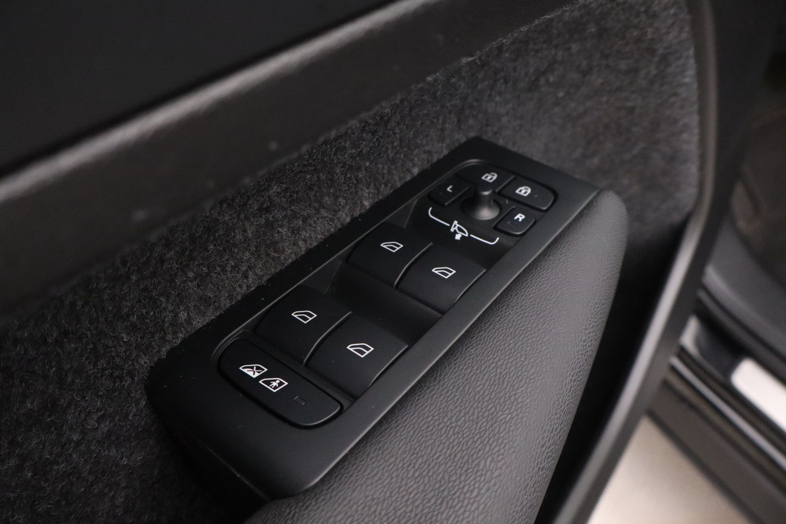 Volvo XC40 2025