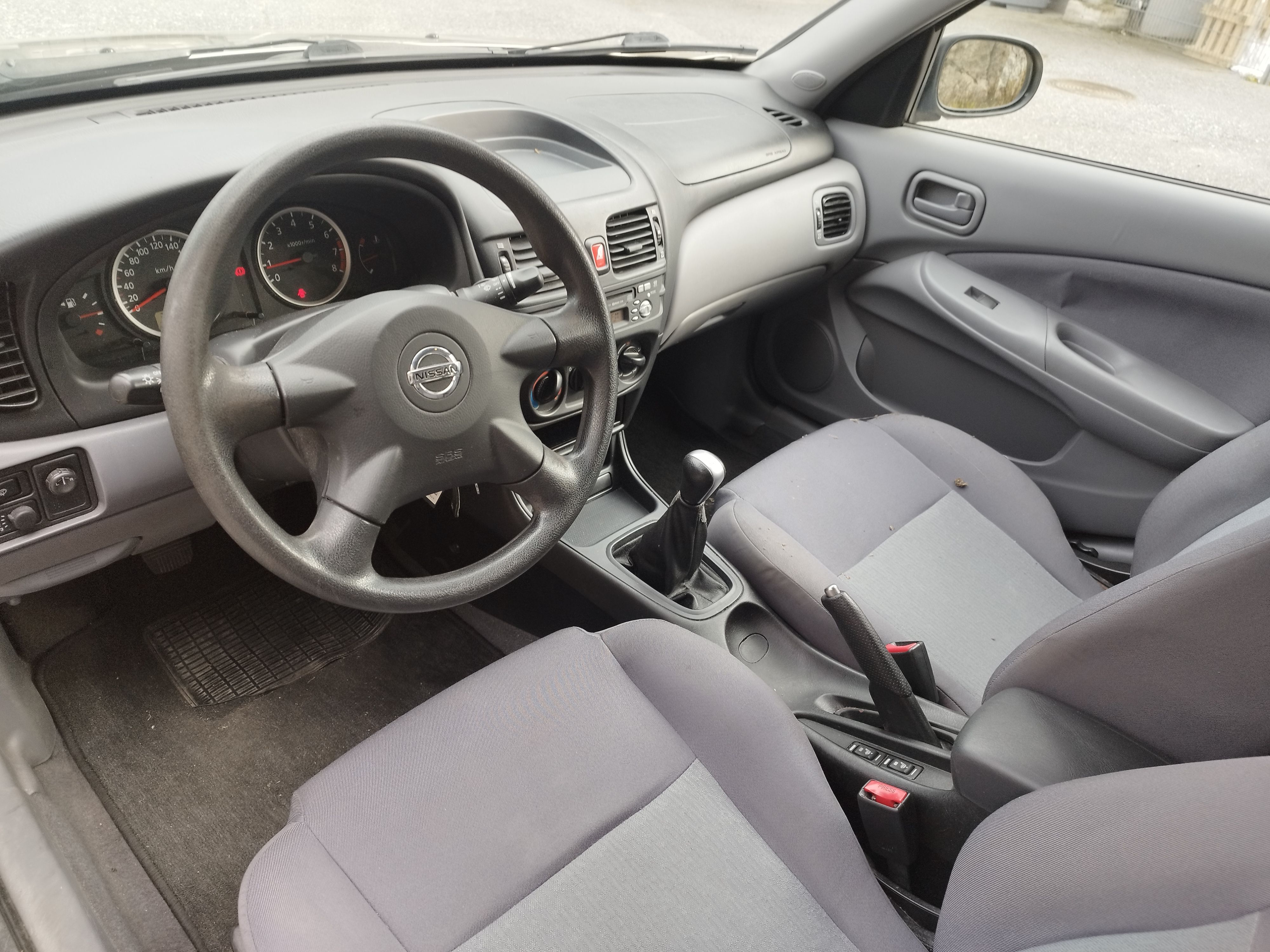 Nissan Almera 2003