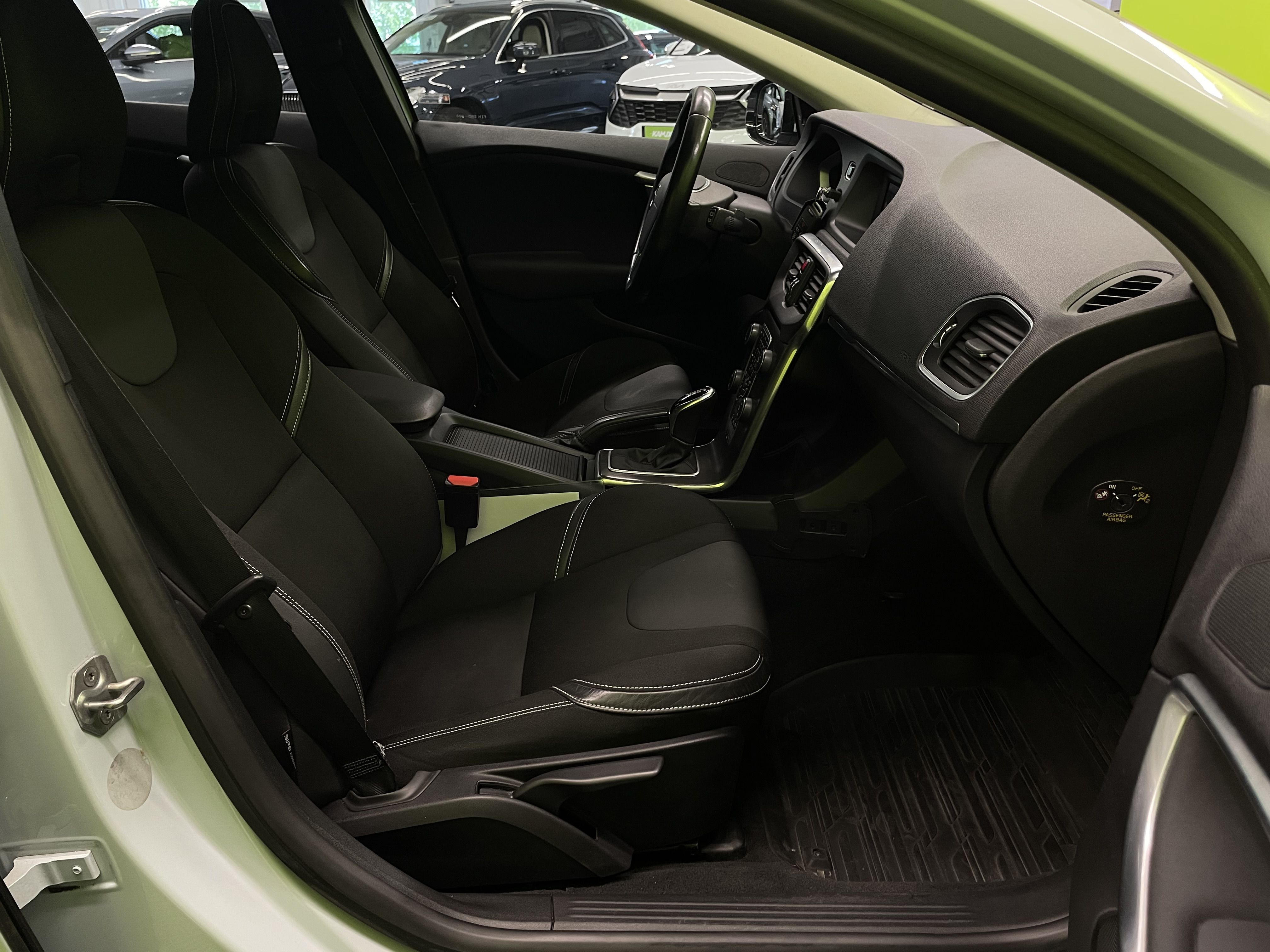 Volvo V40 2014