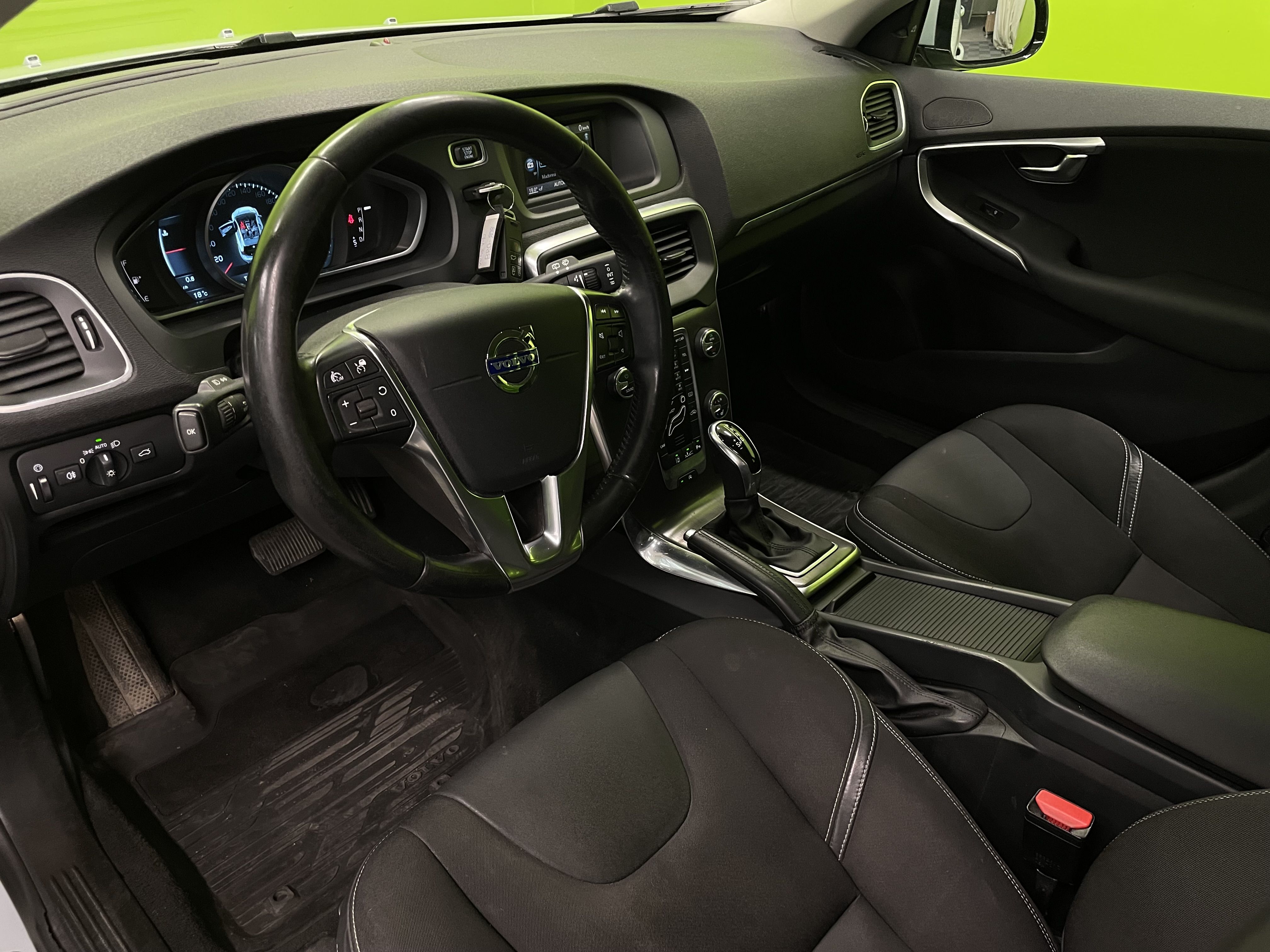 Volvo V40 2014