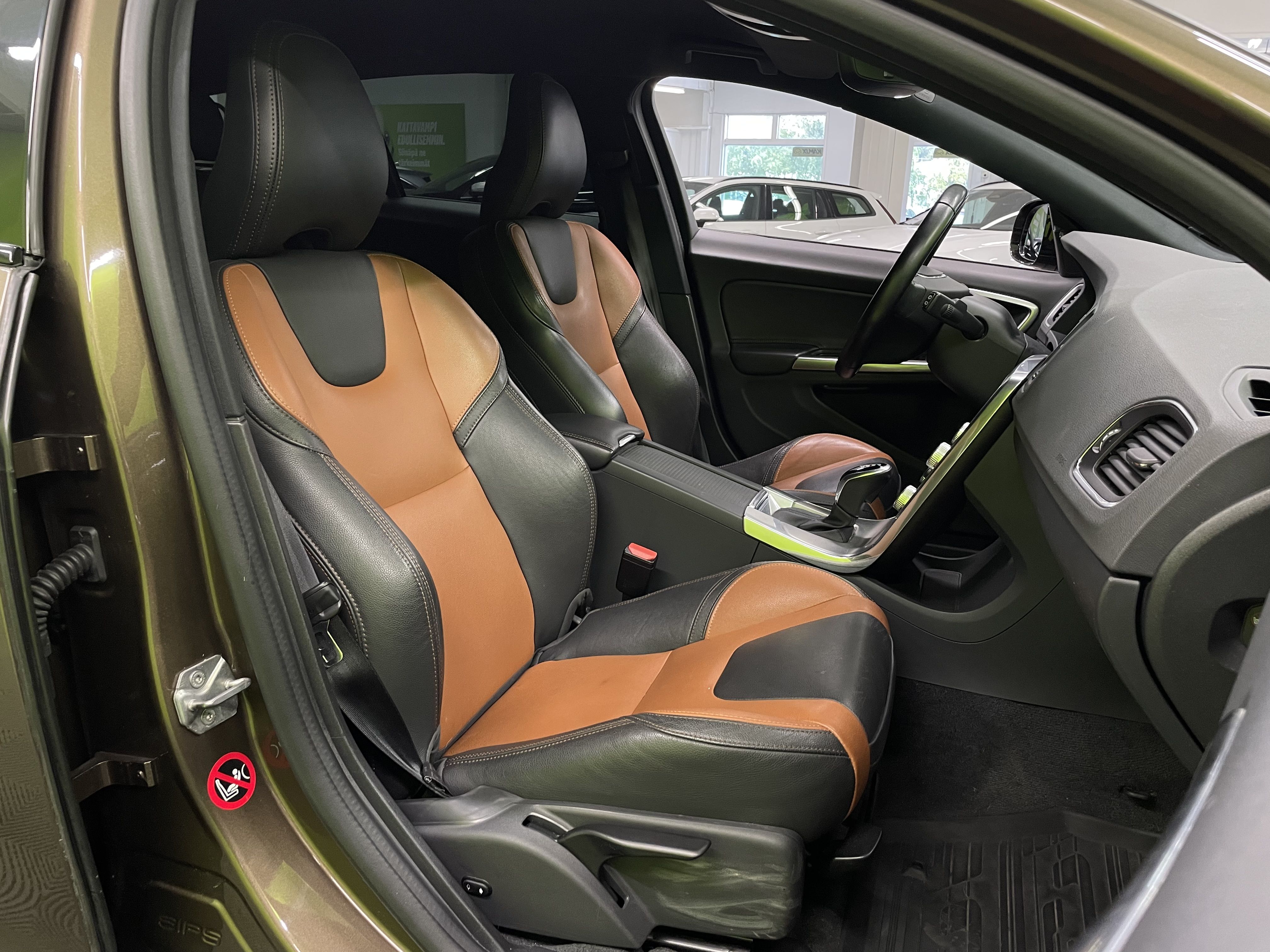 Volvo V60 Cross Country 2017
