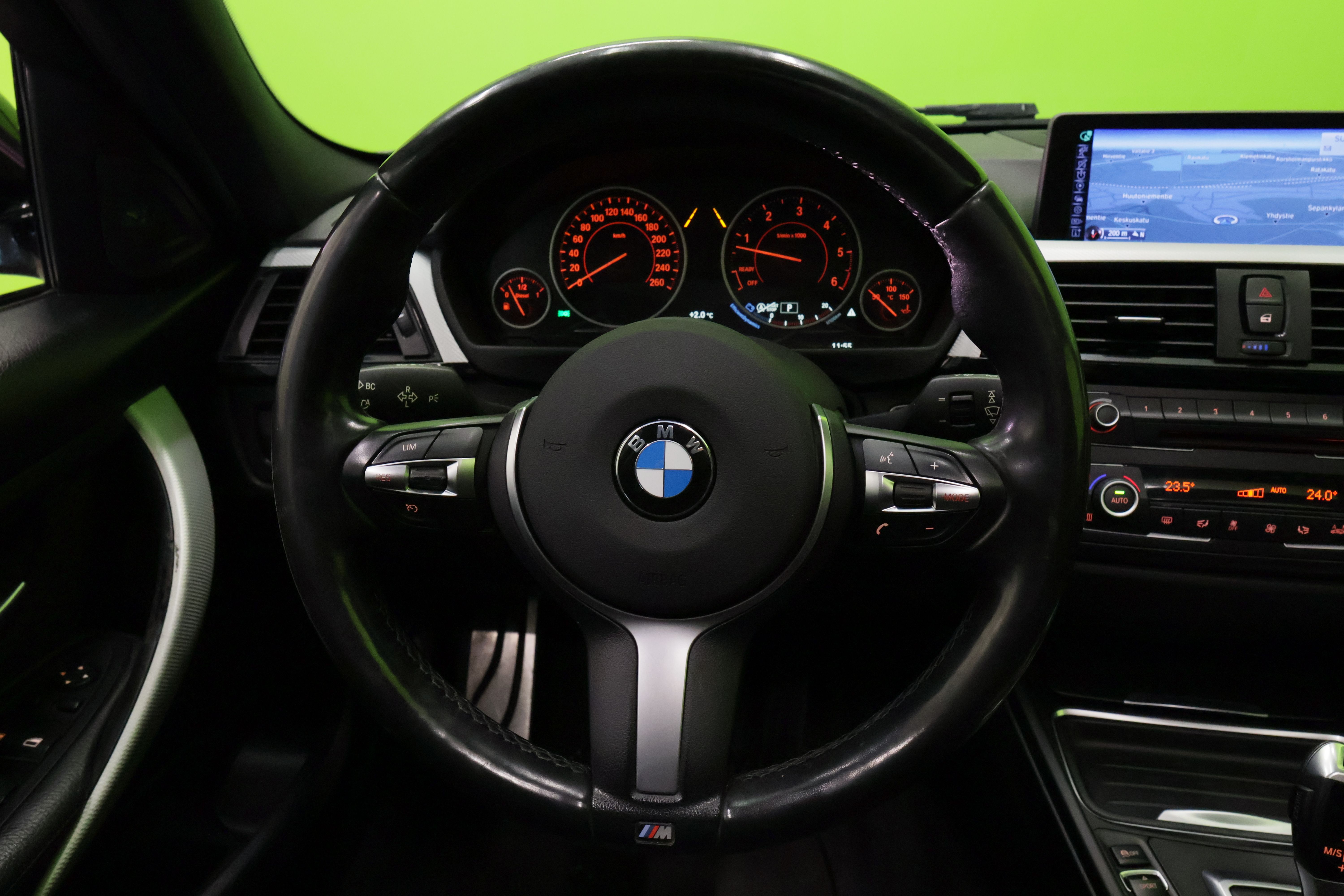 BMW 330 2015