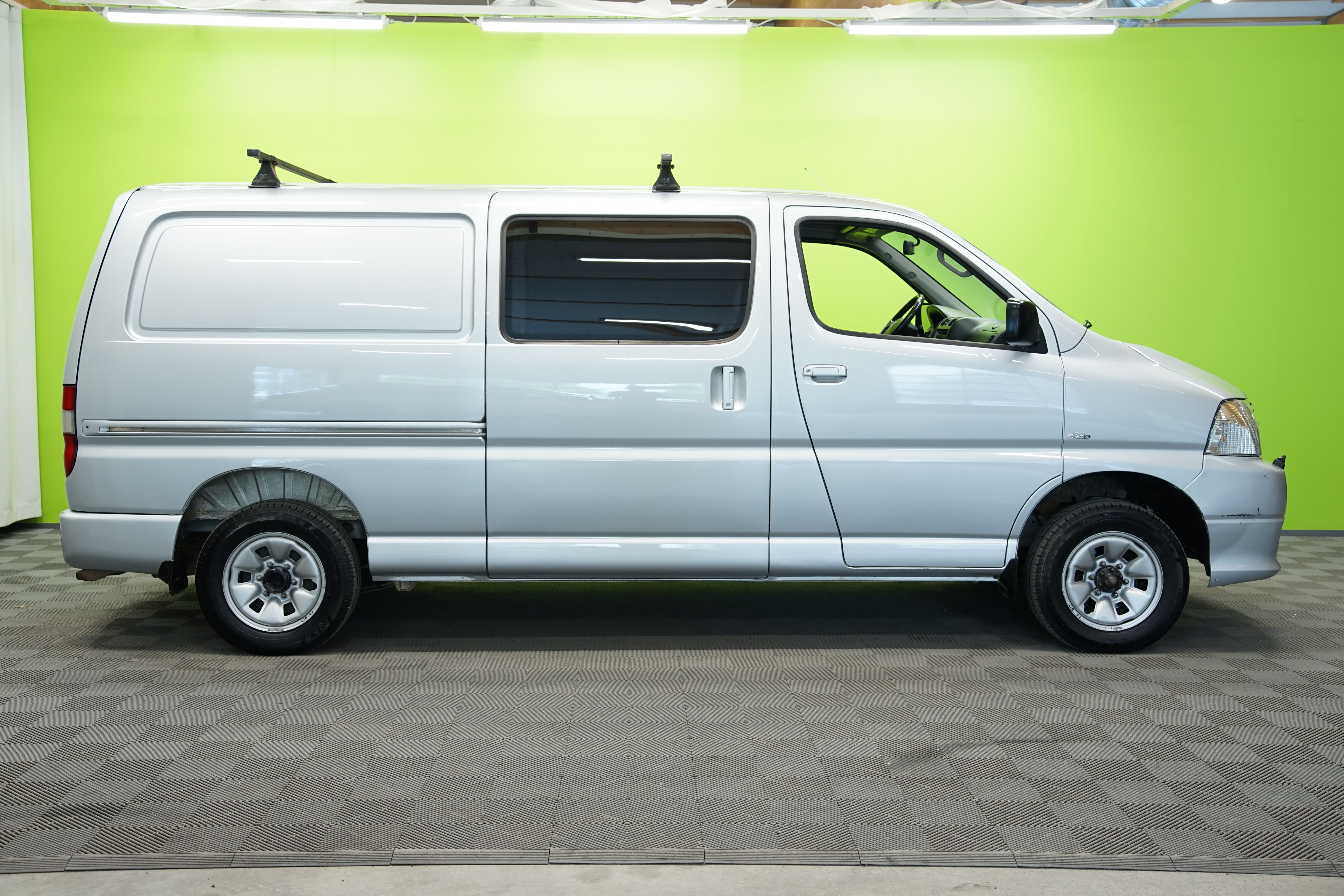 Toyota Hiace 2012