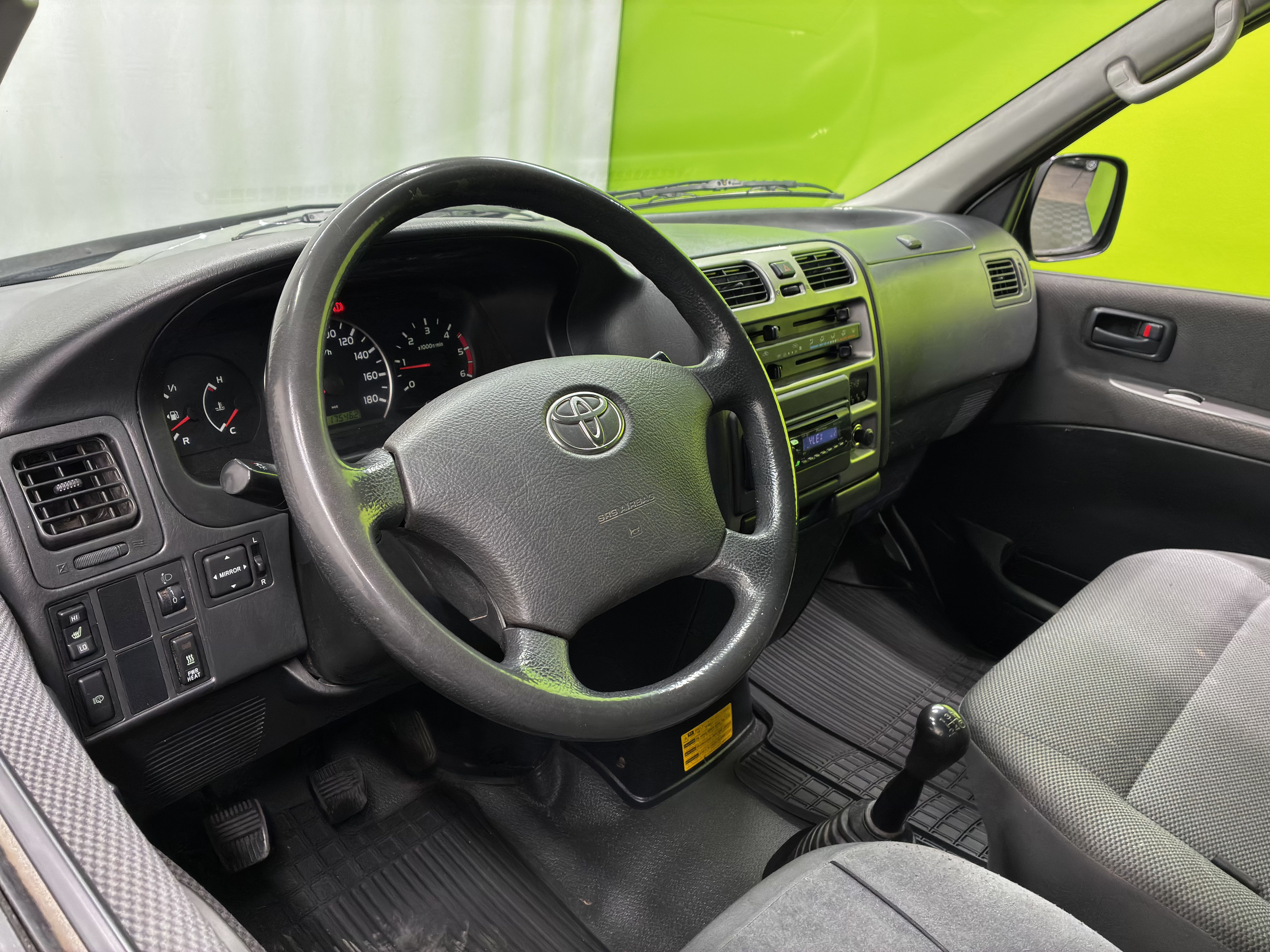 Toyota Hiace 2012