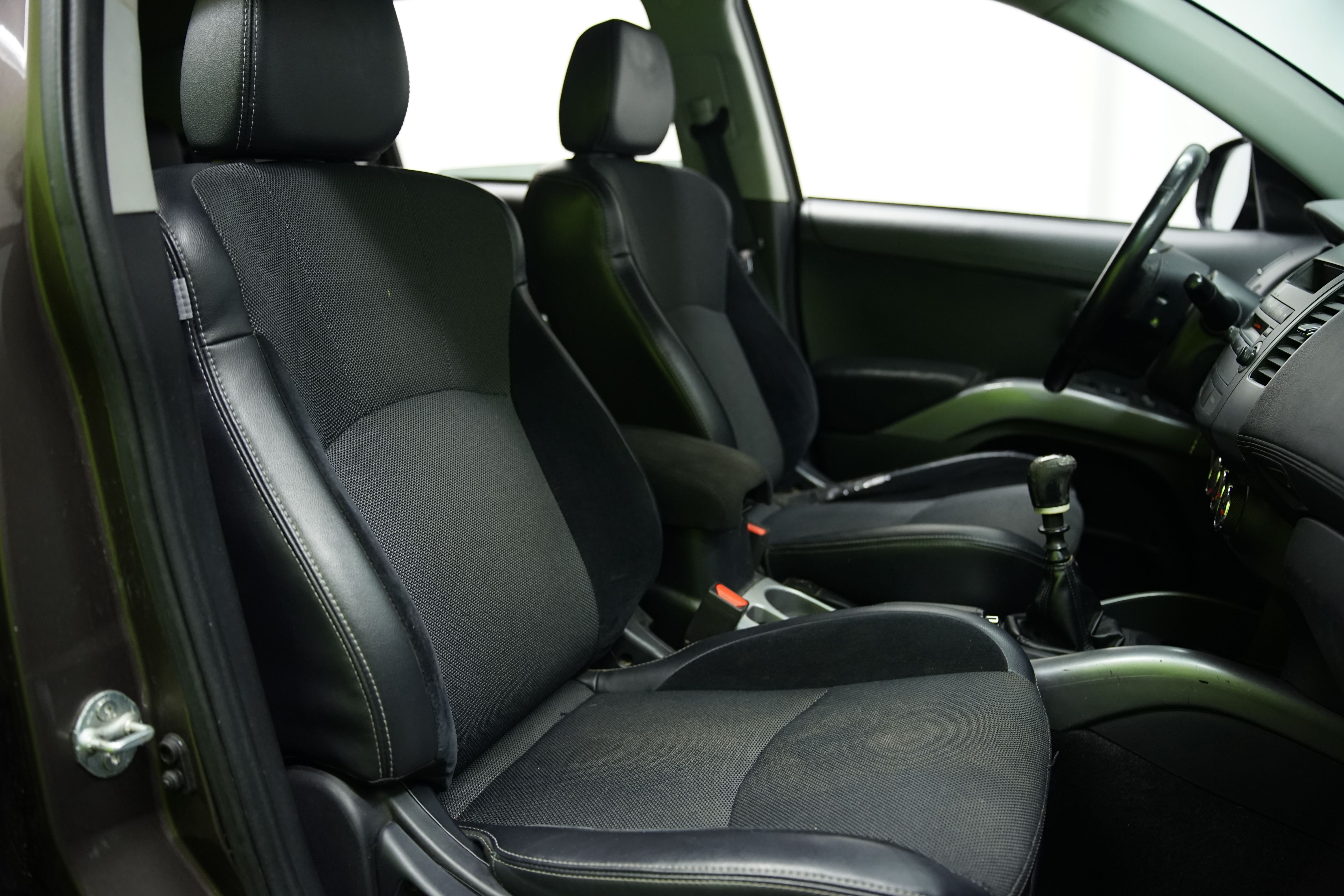 Mitsubishi Outlander 2011