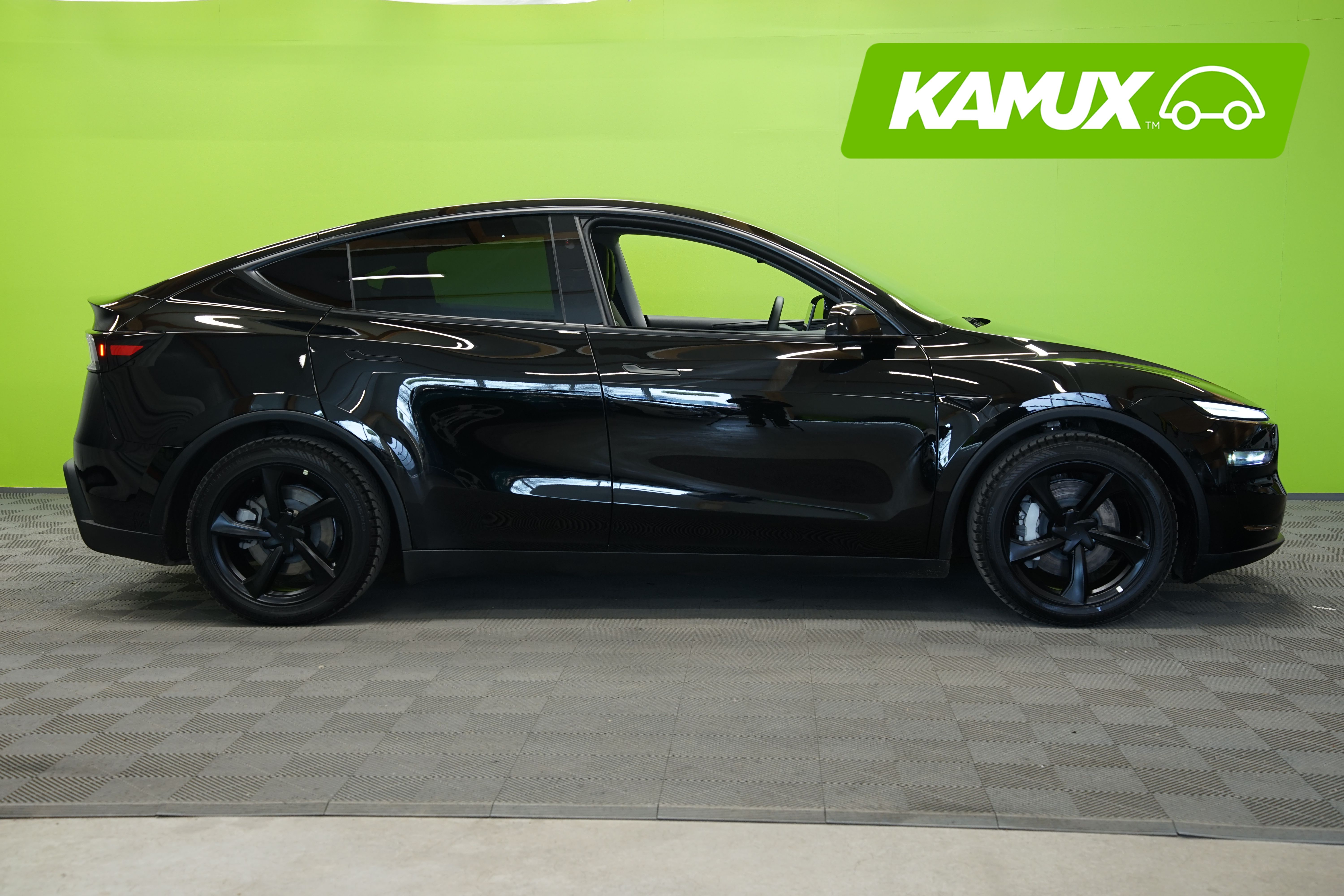 Tesla Model Y 2025
