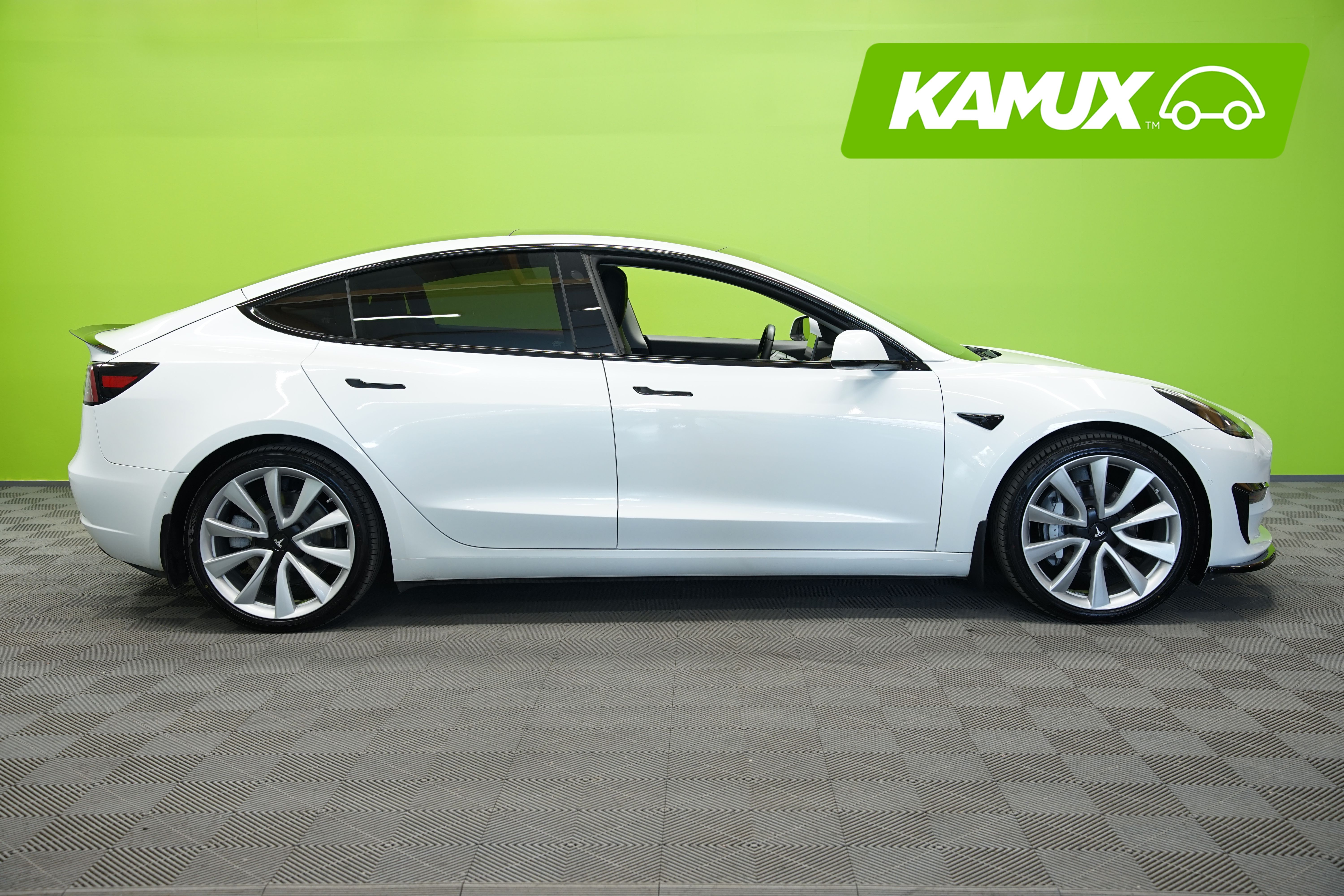 Tesla Model 3 2020