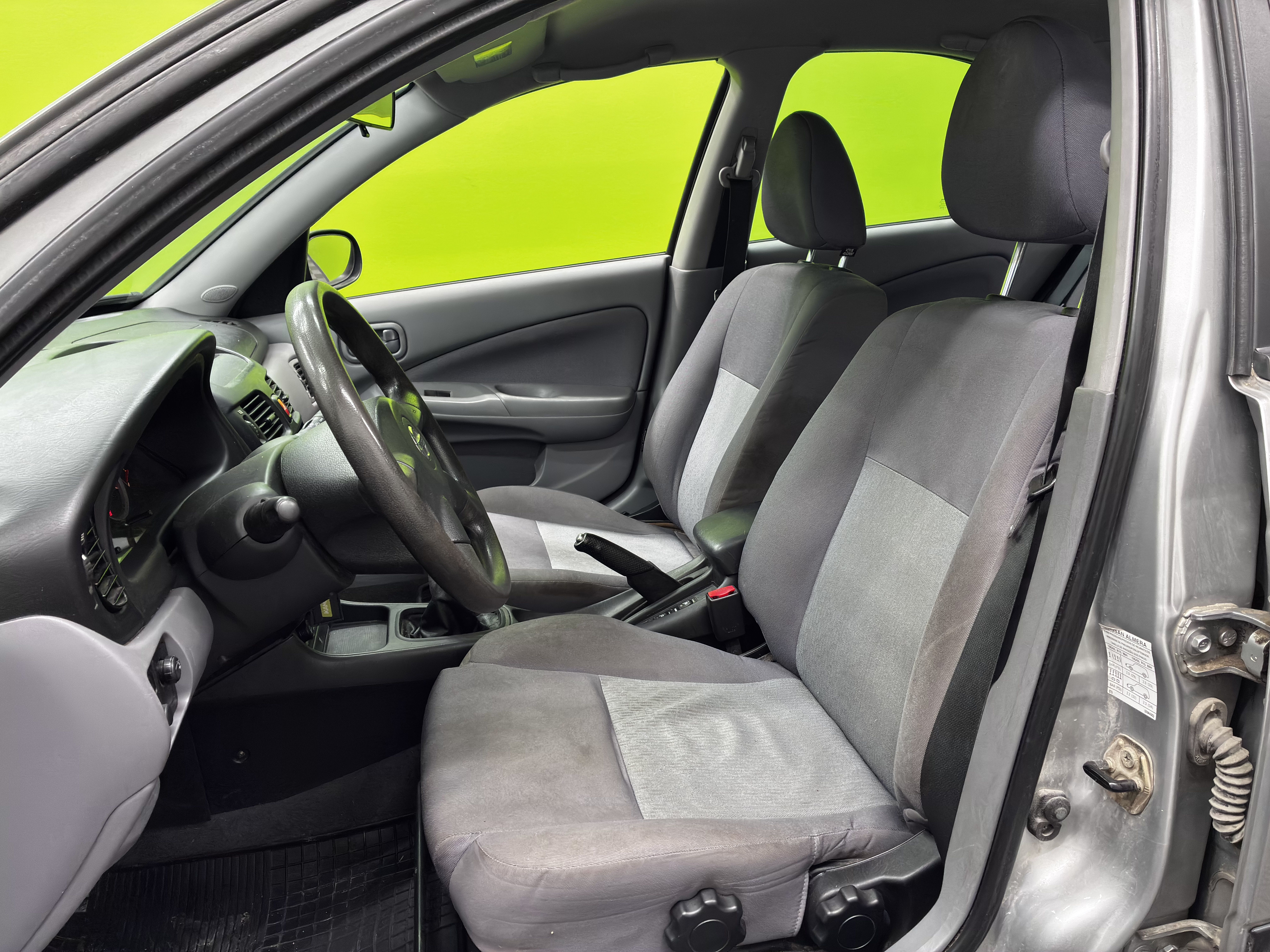 Nissan Almera 2004