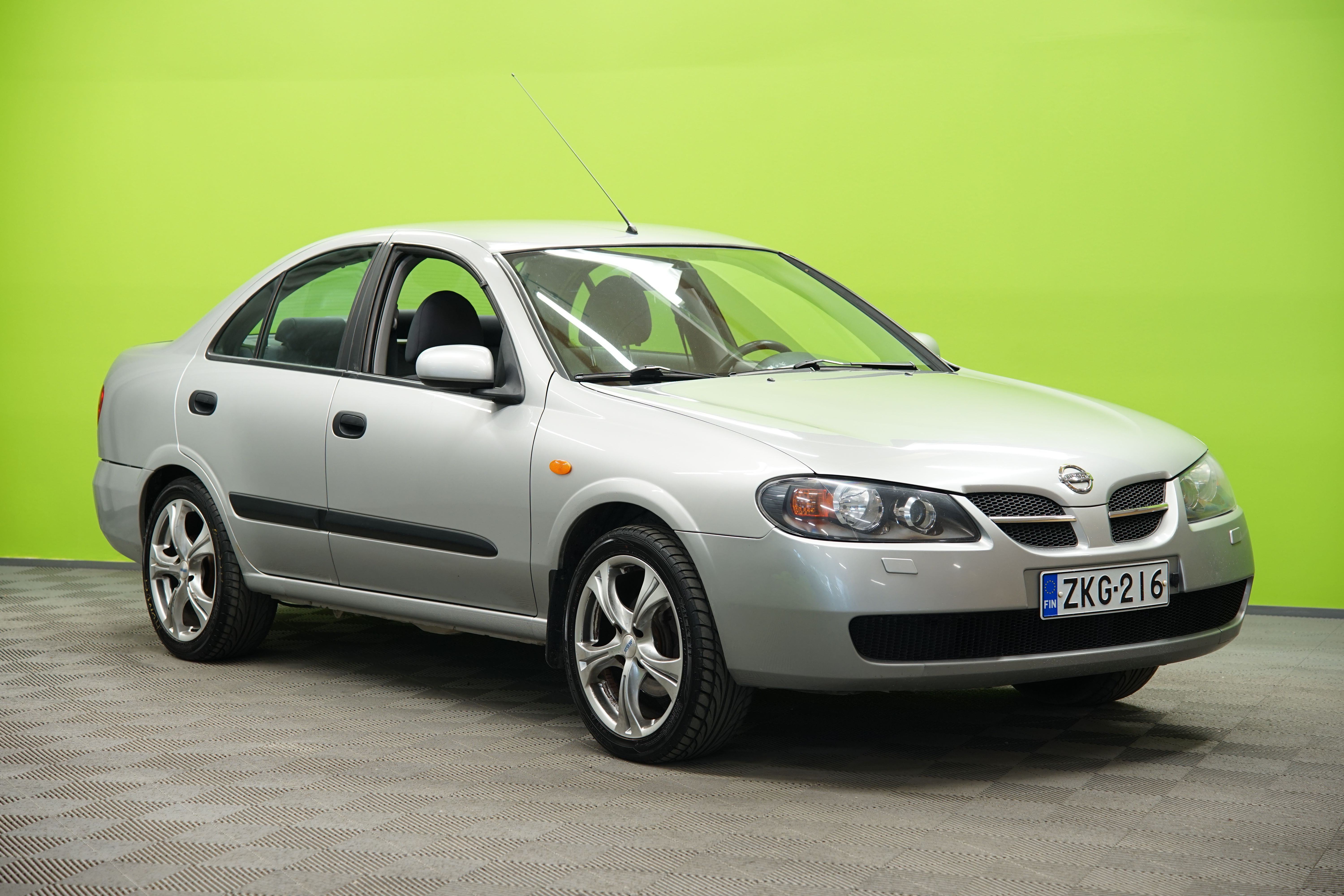 Nissan Almera 2004