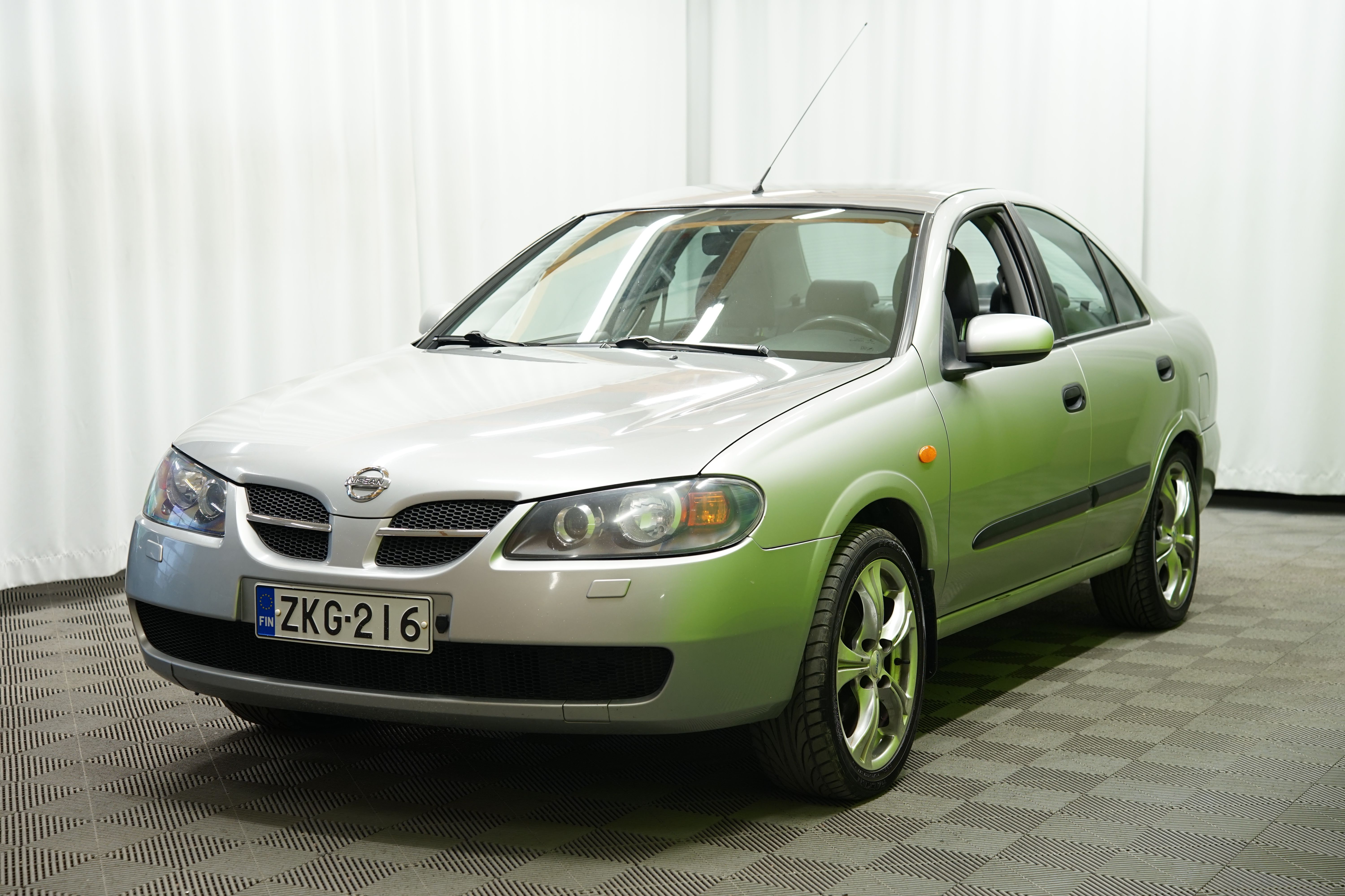 Nissan Almera 2004