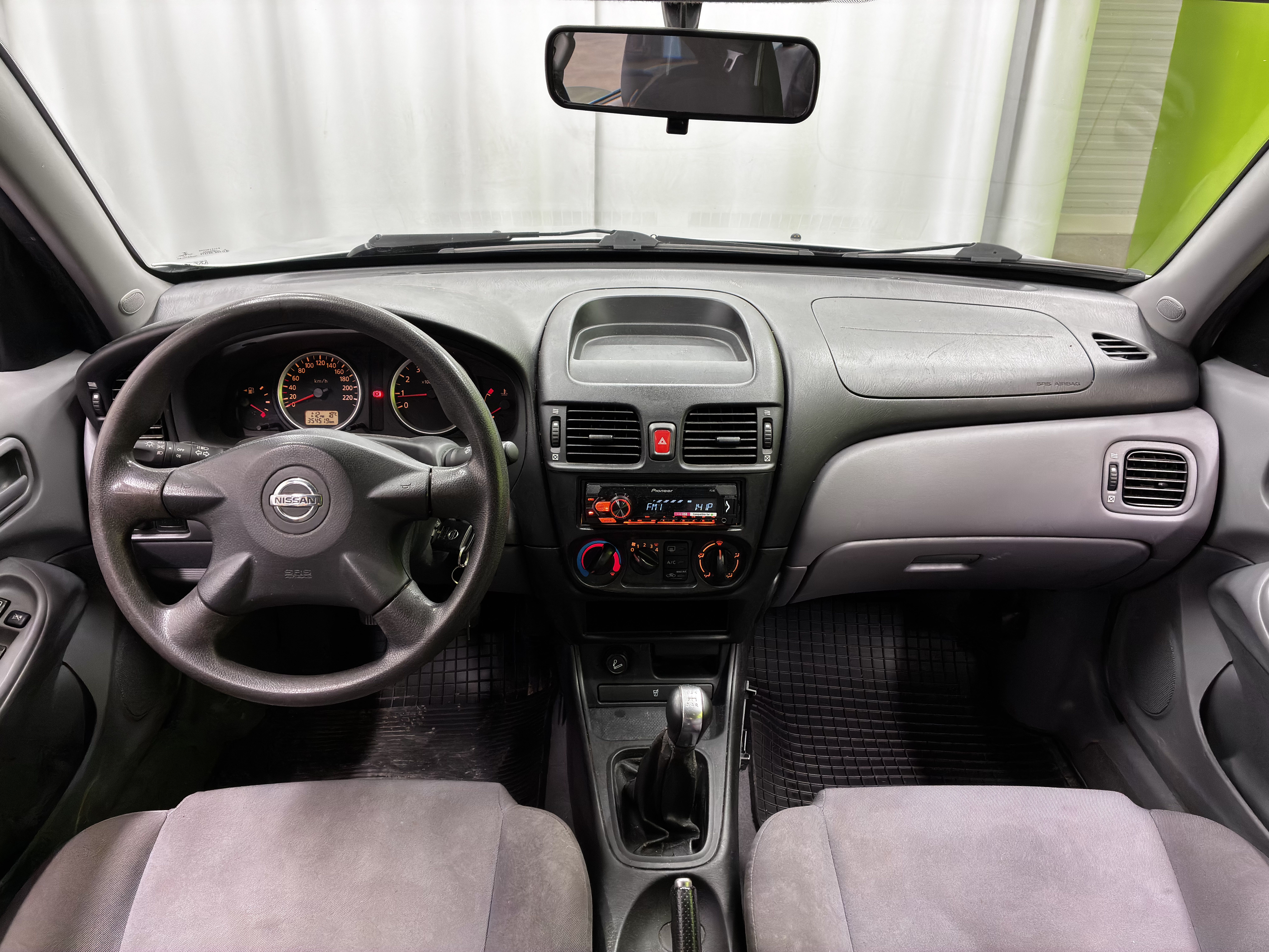 Nissan Almera 2004