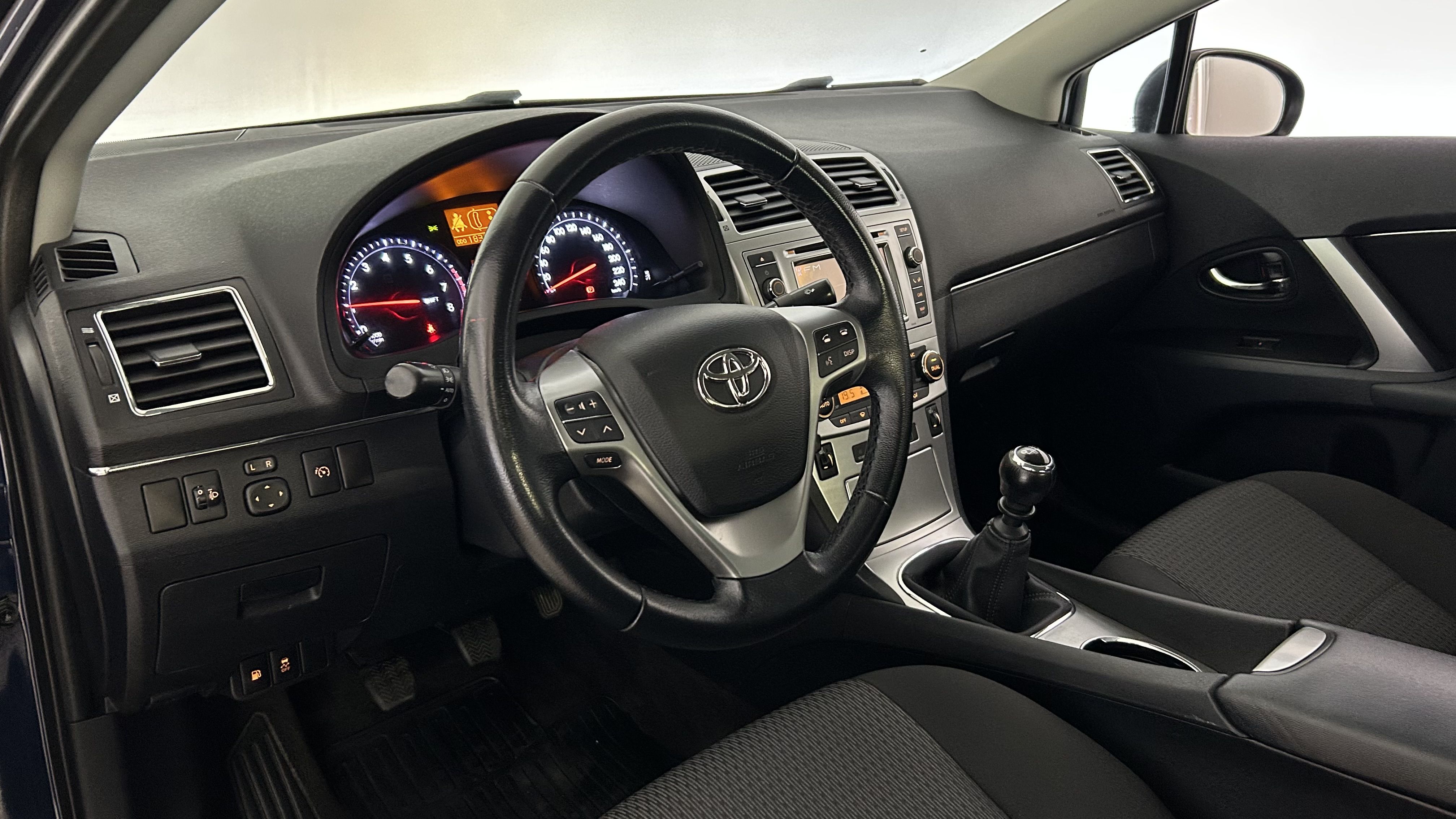 Toyota Avensis 2013