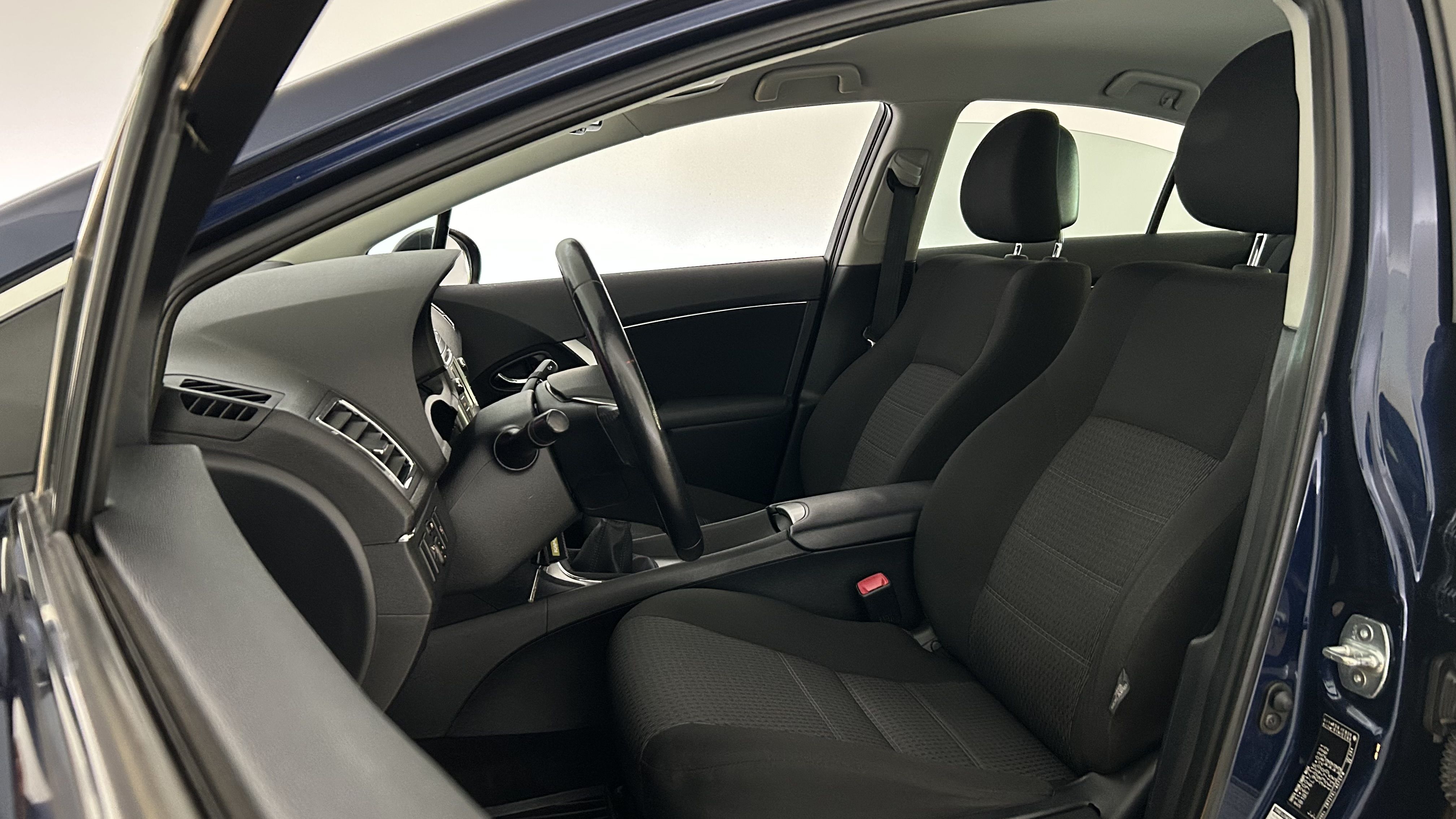 Toyota Avensis 2013