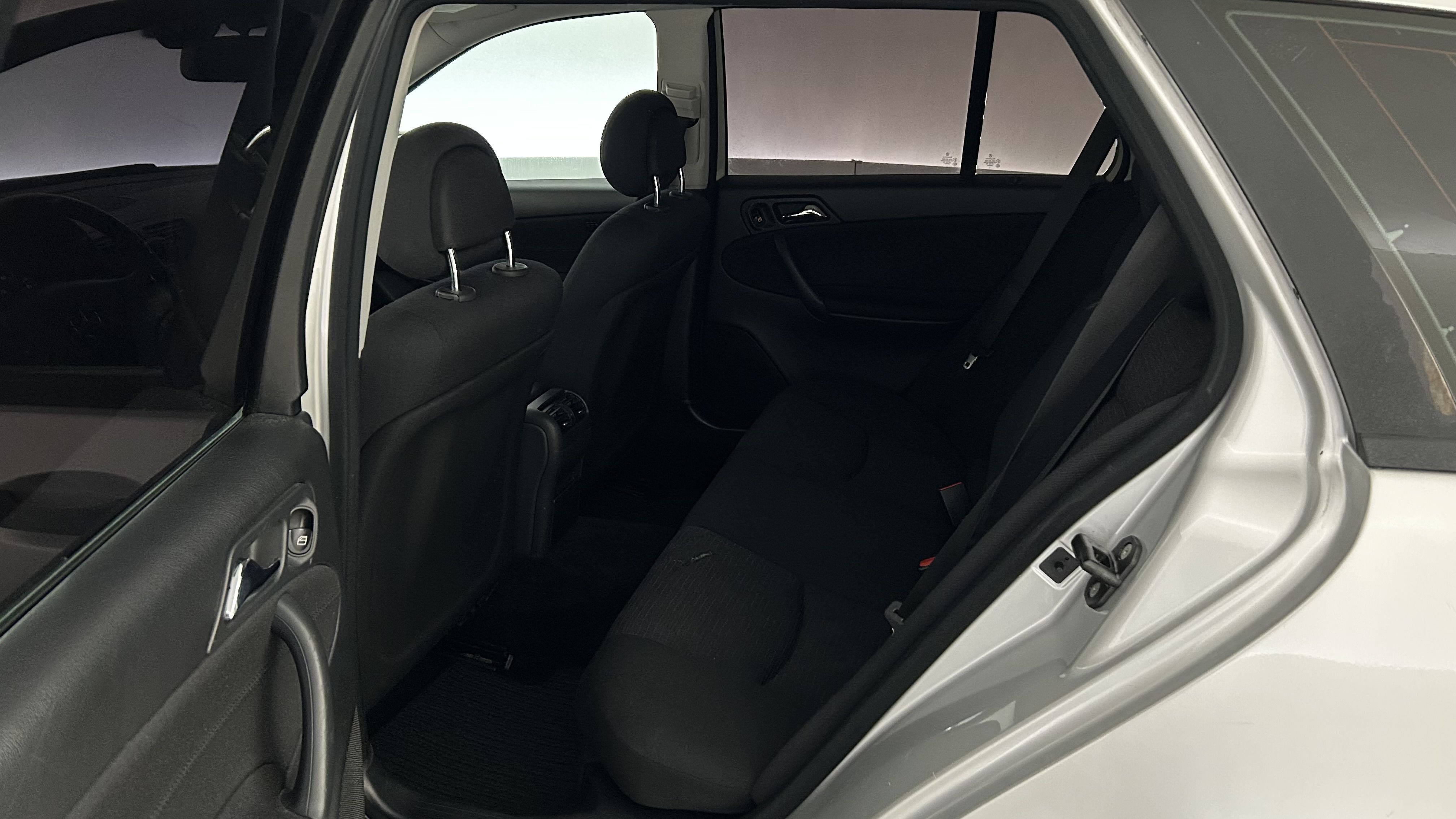 Mercedes-Benz C 2005