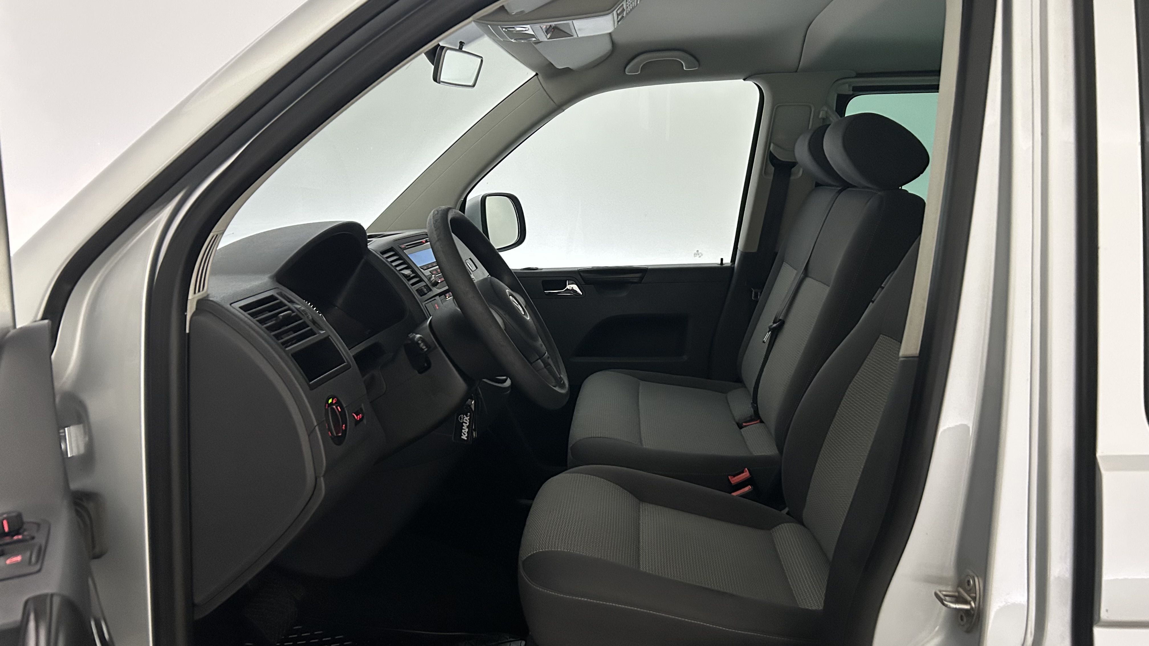 Volkswagen Caravelle 2011