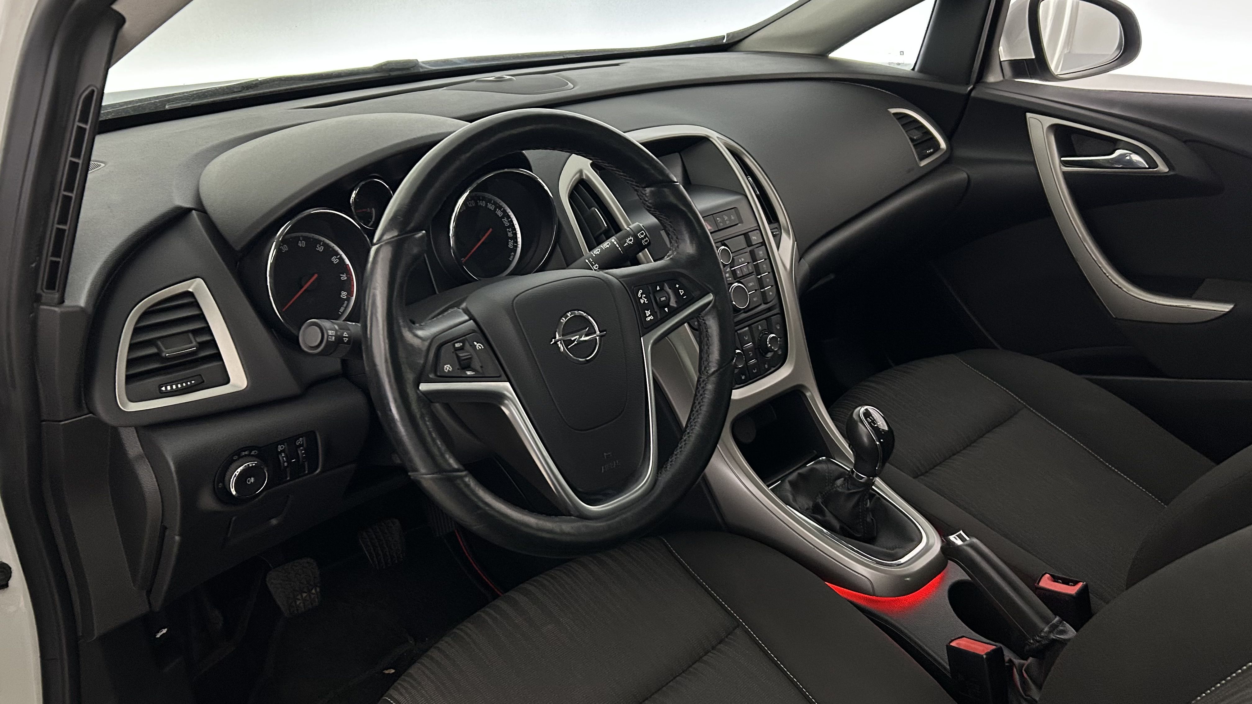 Opel Astra 2012