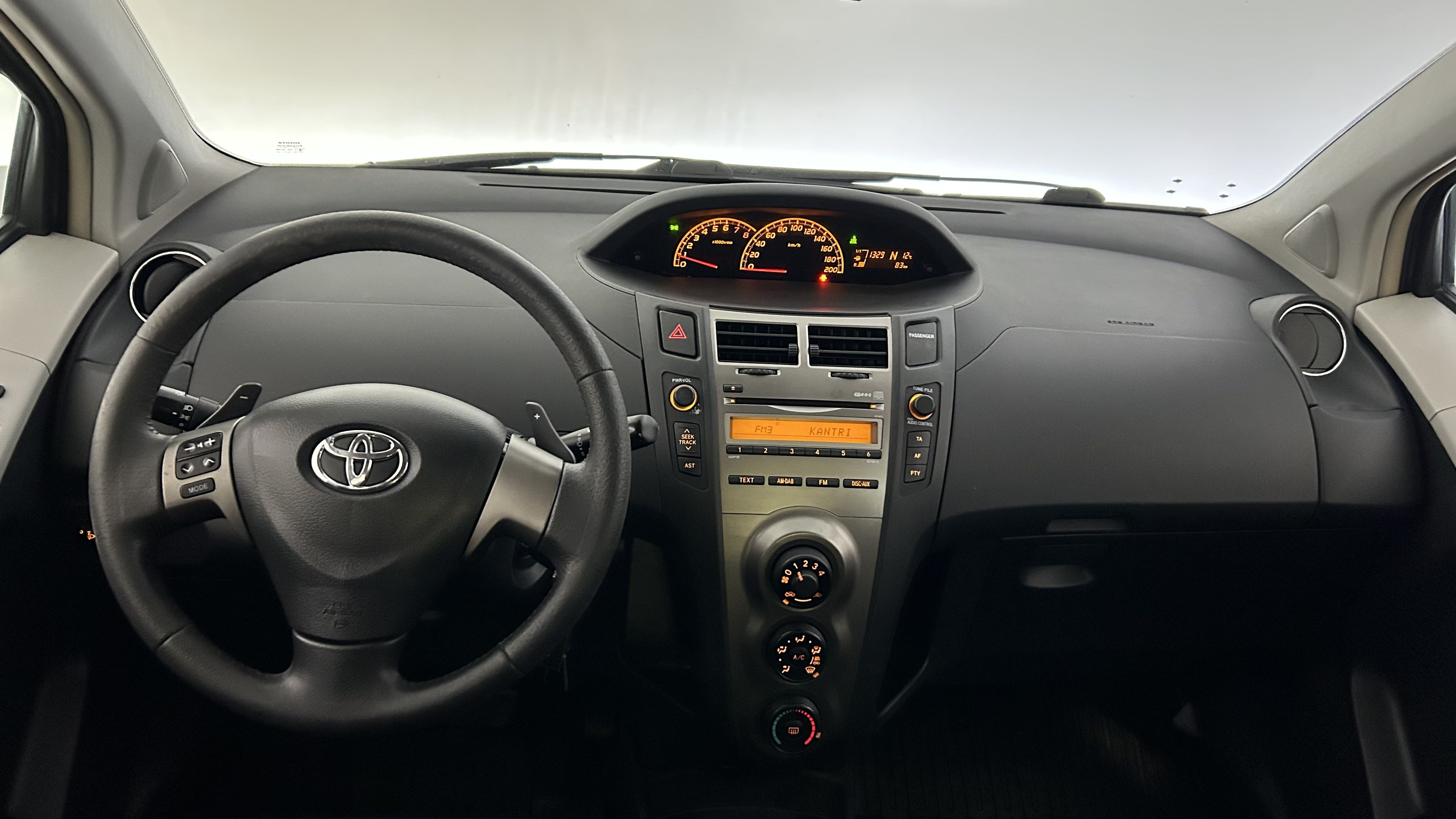 Toyota Yaris 2011
