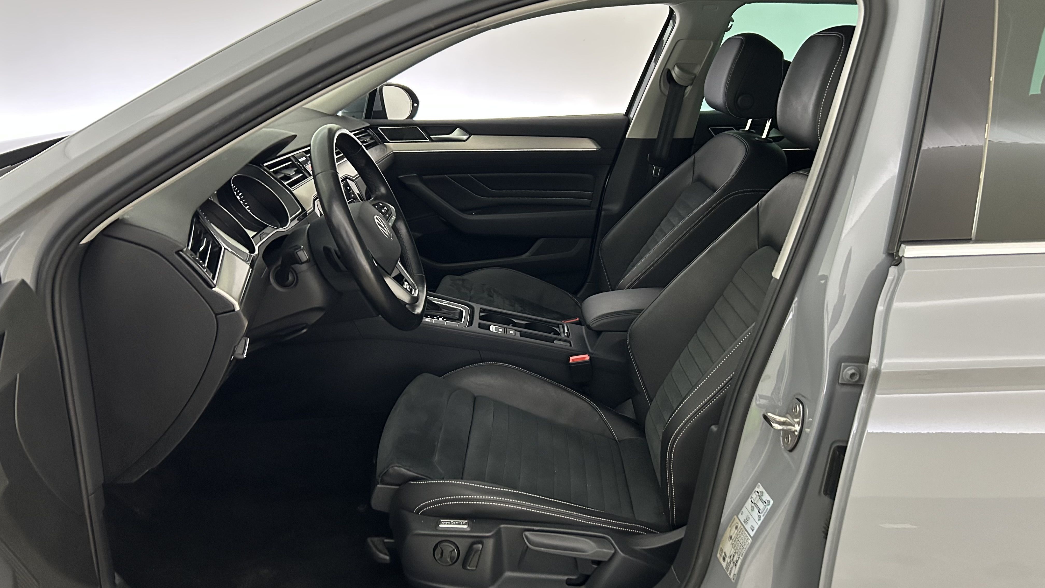 Volkswagen Passat 2023