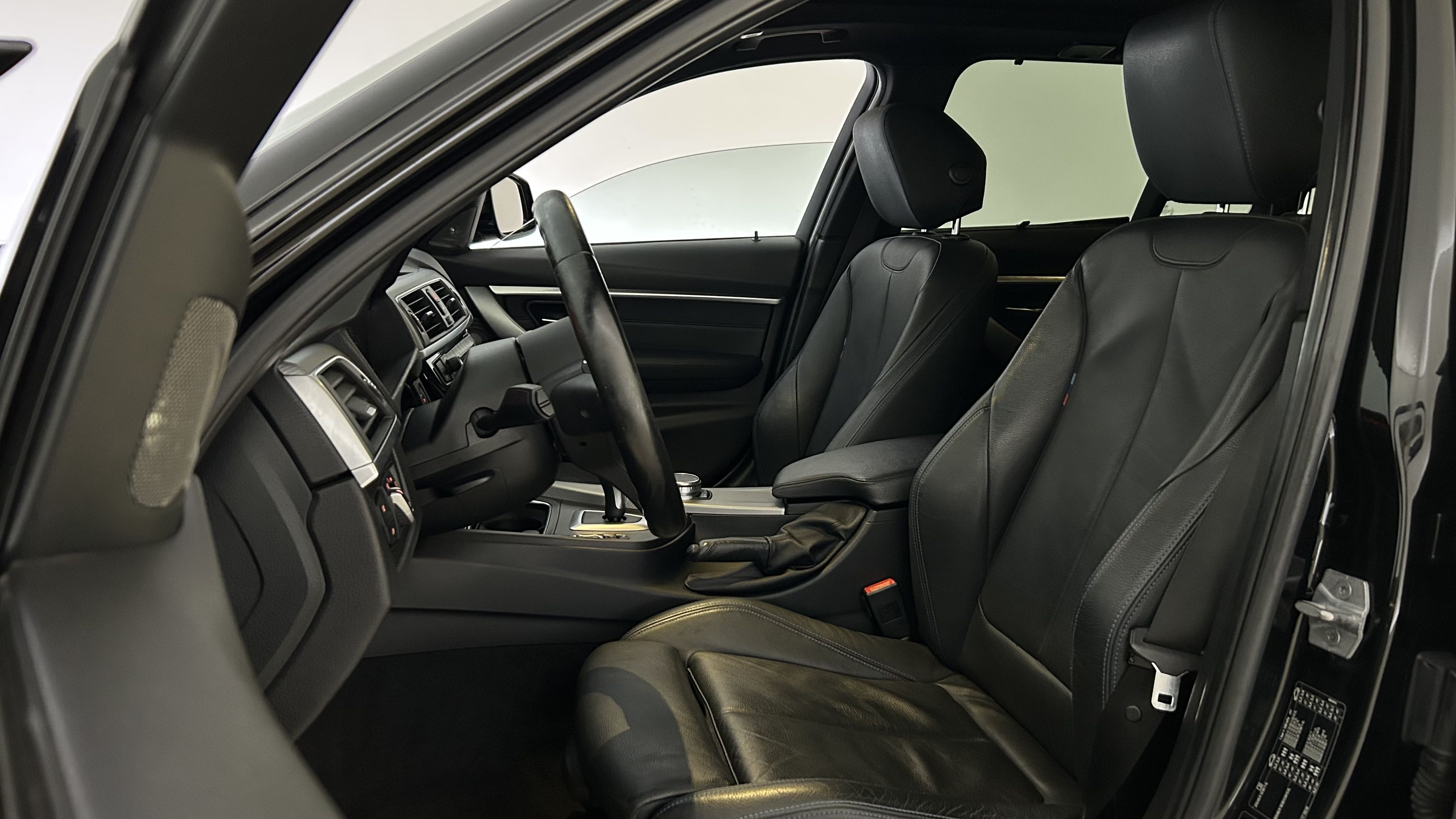 BMW 320 2019