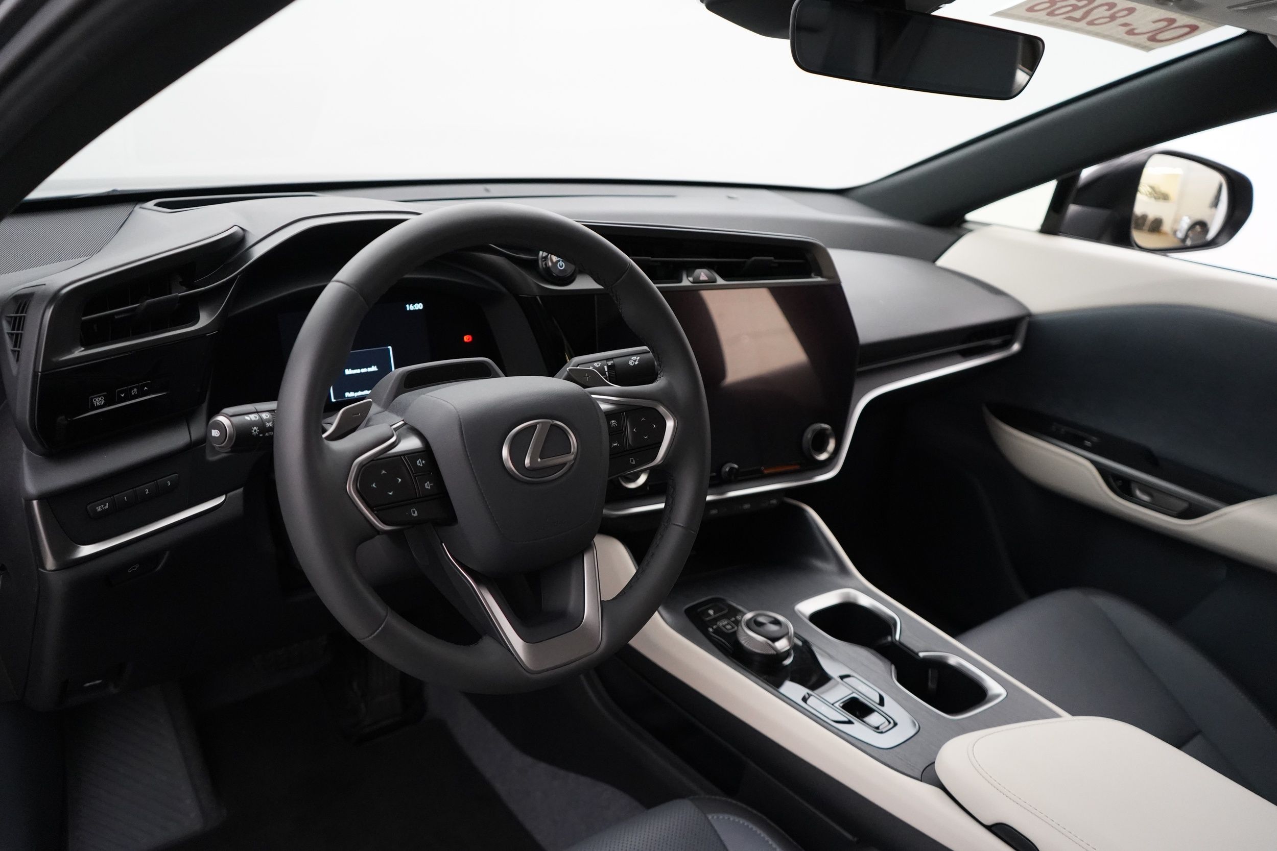 Lexus RZ 2025