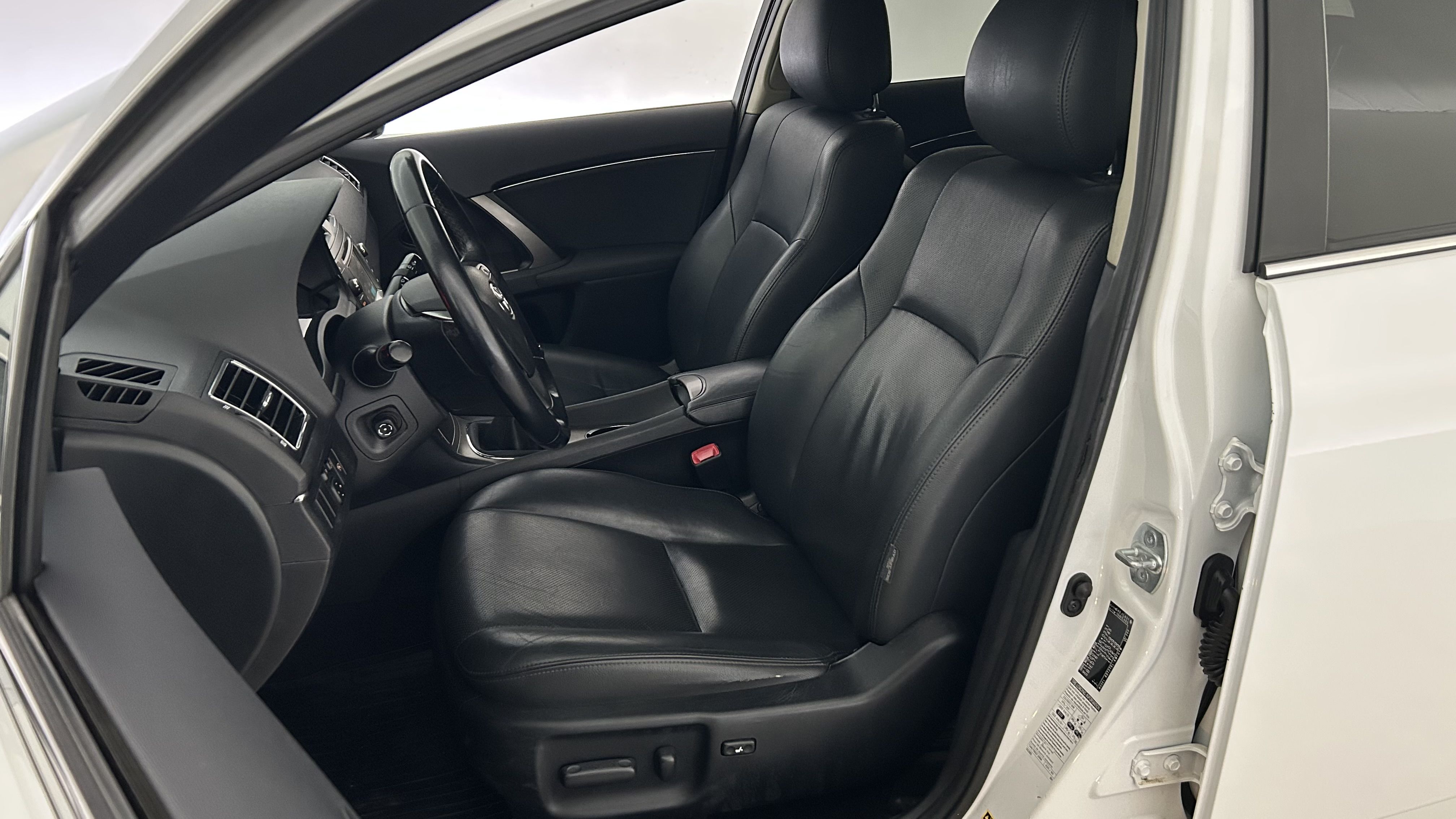 Toyota Avensis 2013