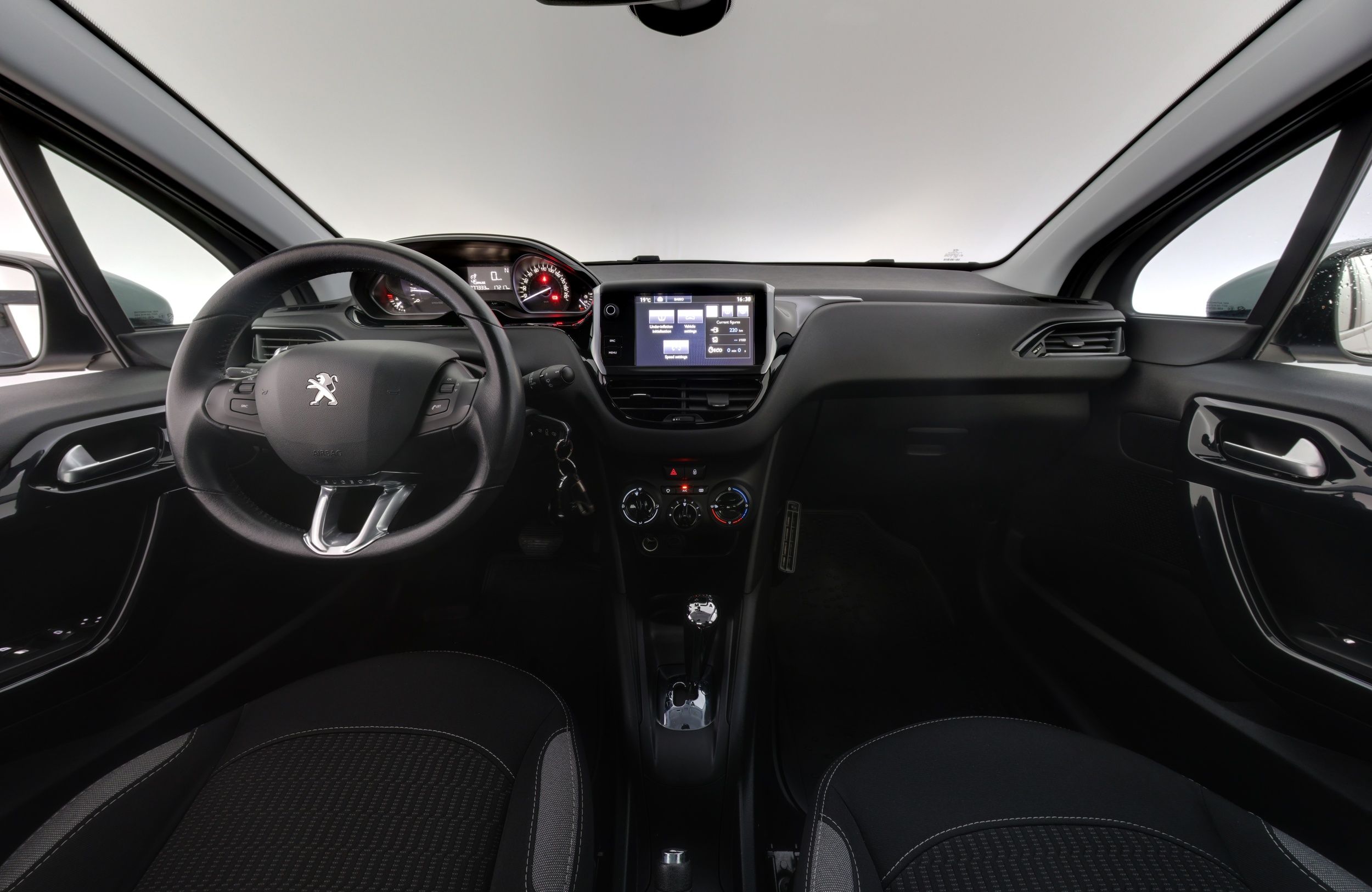 Peugeot 208 2016