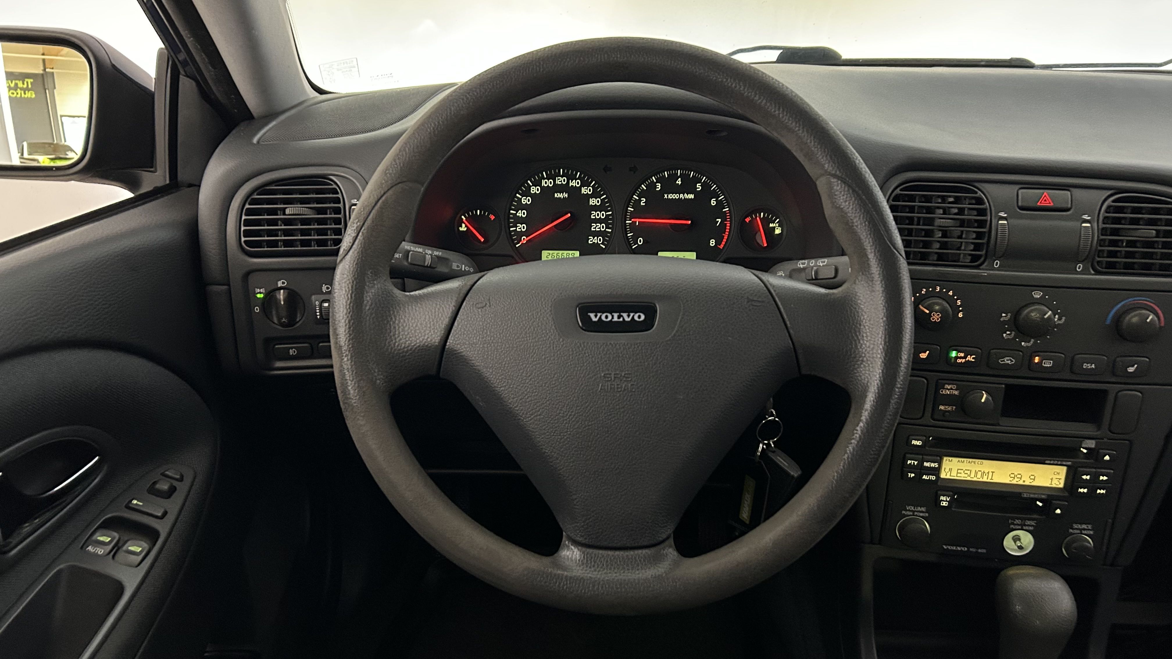 Volvo V40 2002