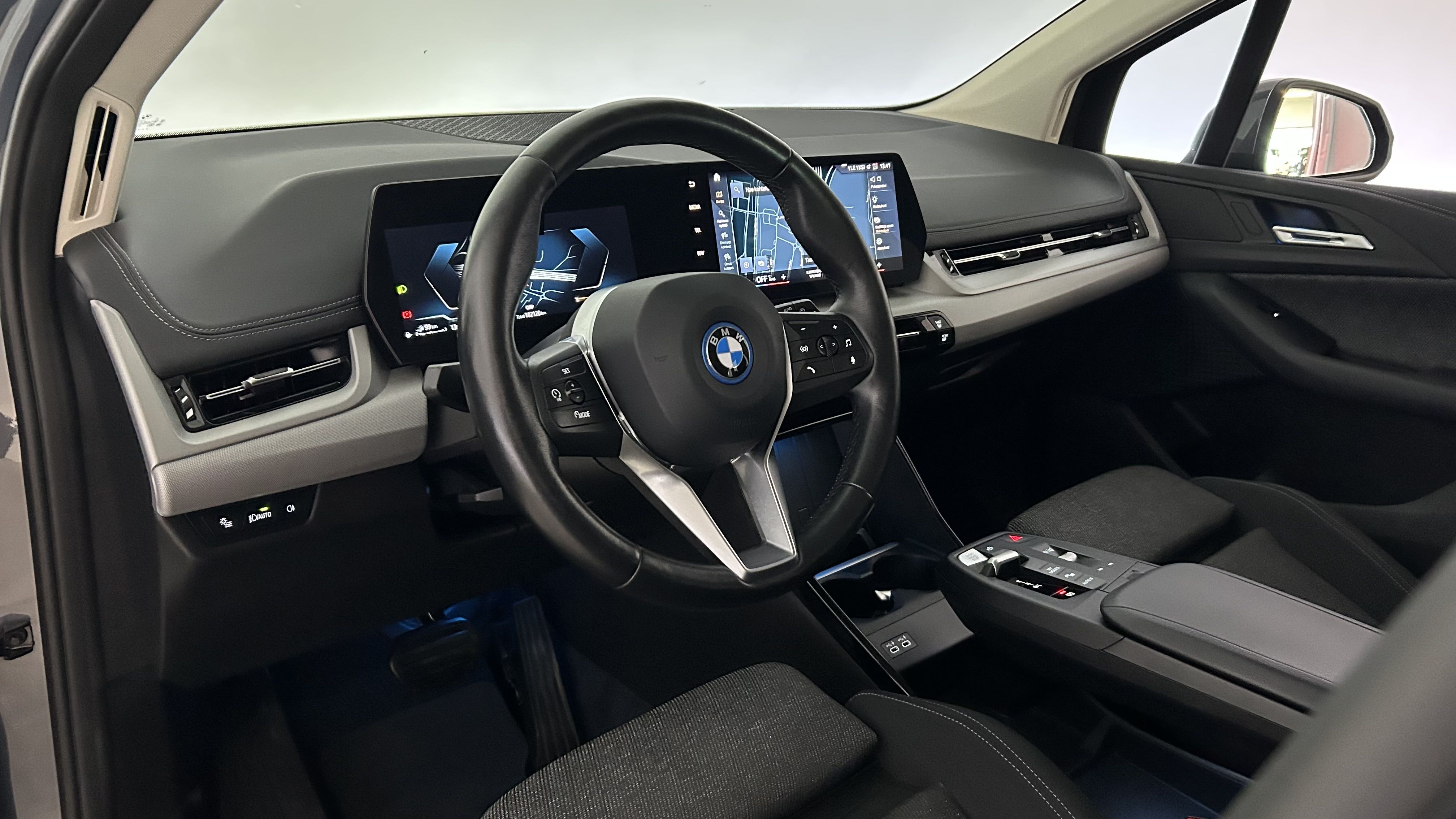 BMW 225 2023
