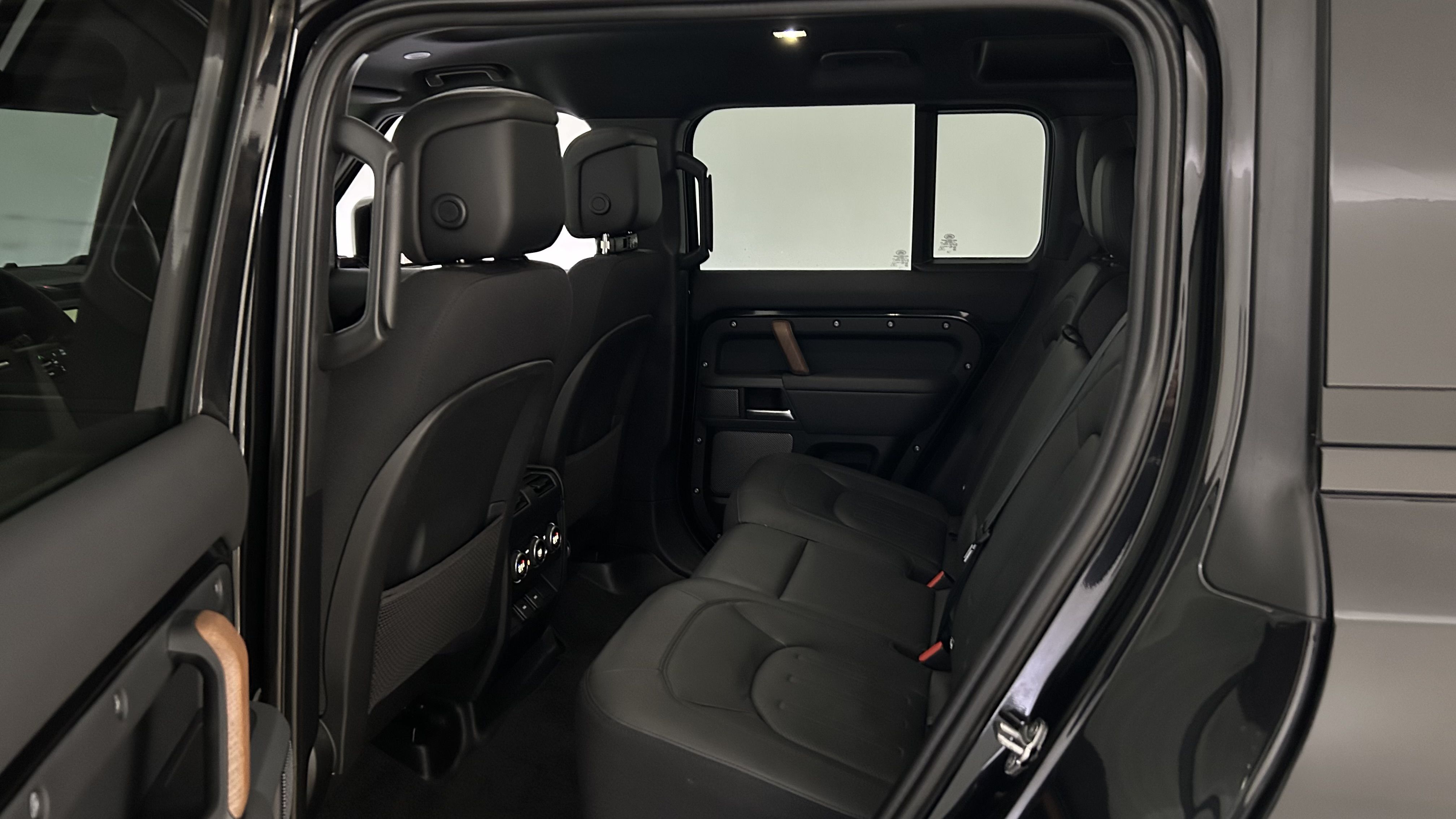 Land Rover Defender 2023