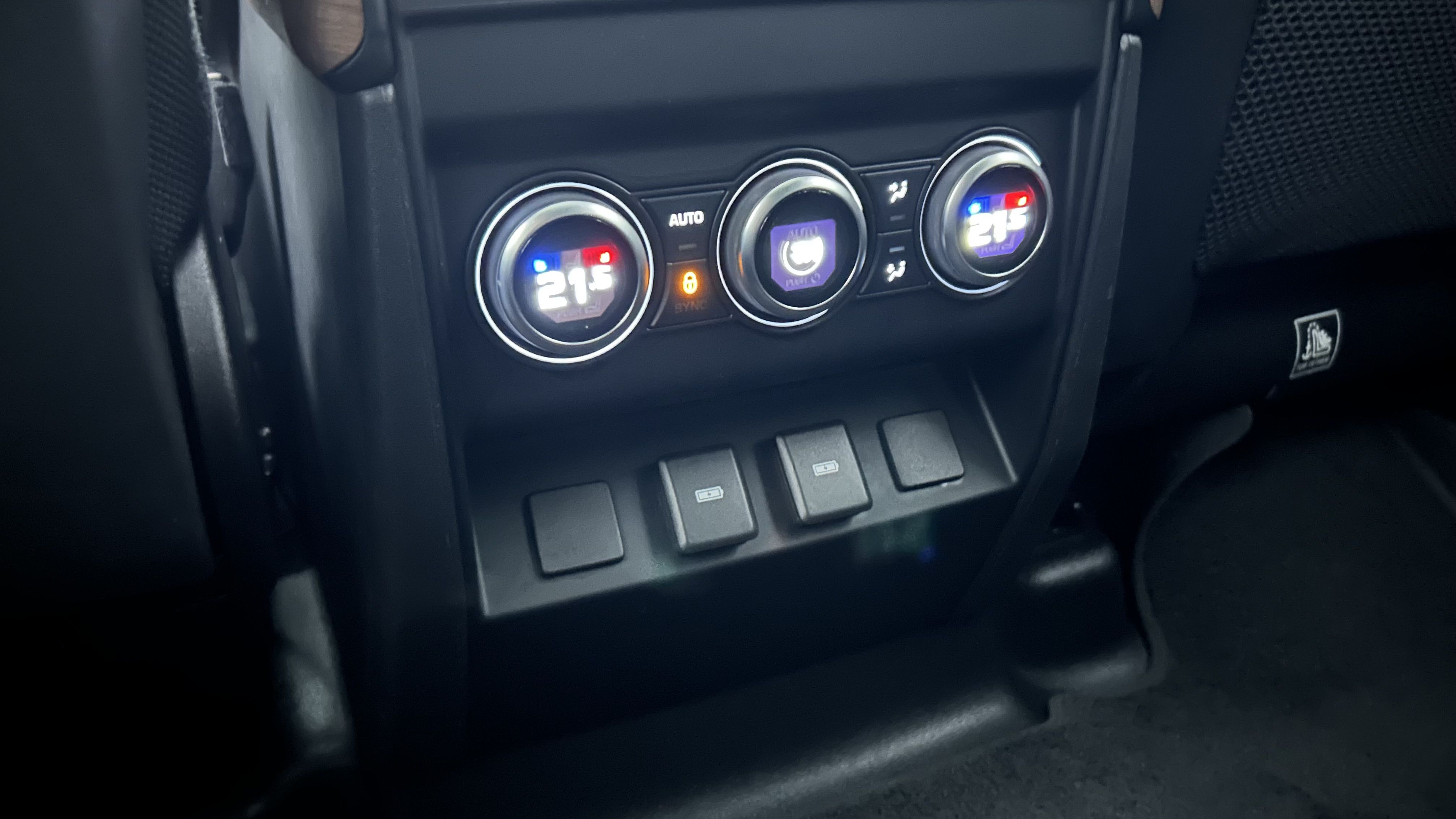 Land Rover Defender 2023