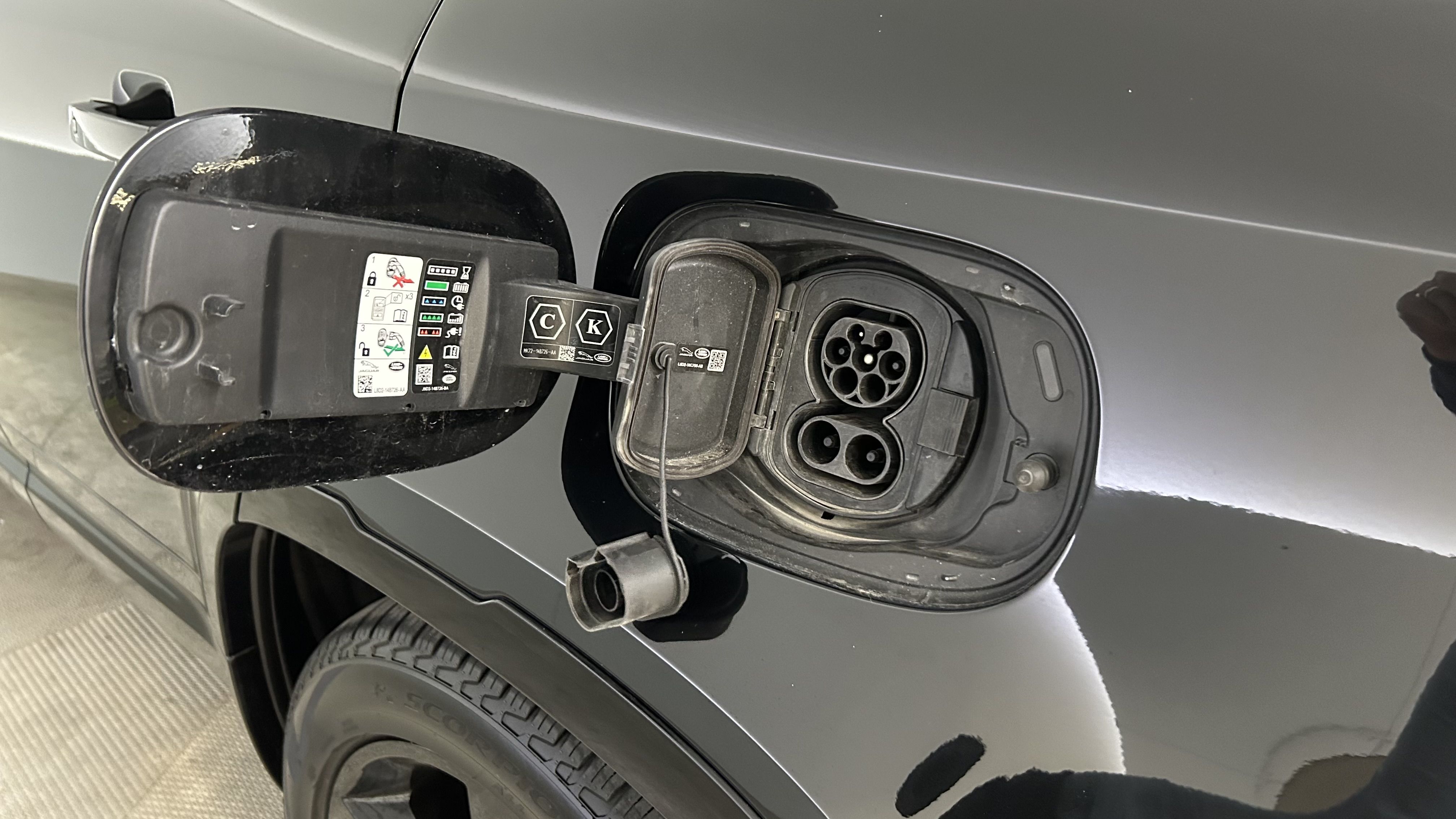 Land Rover Defender 2023