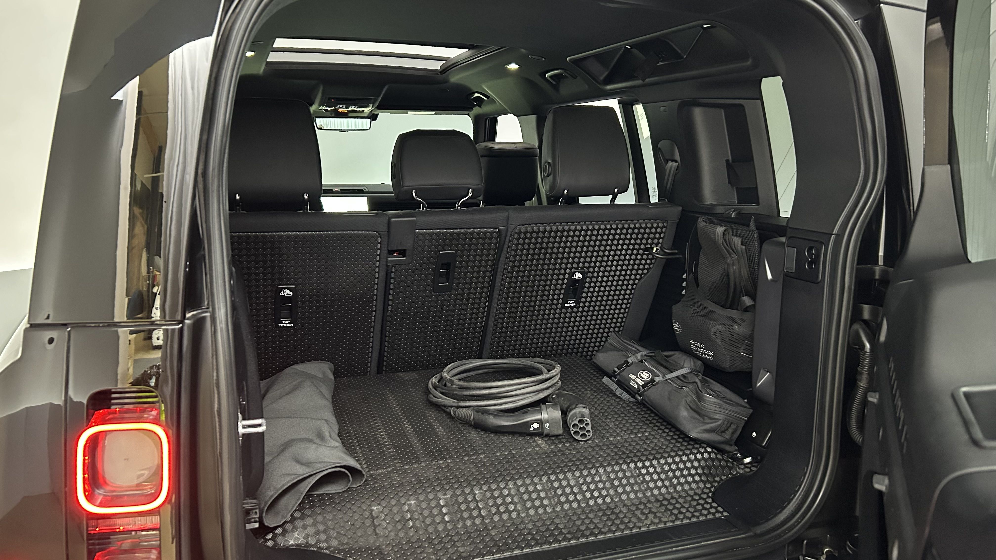 Land Rover Defender 2023