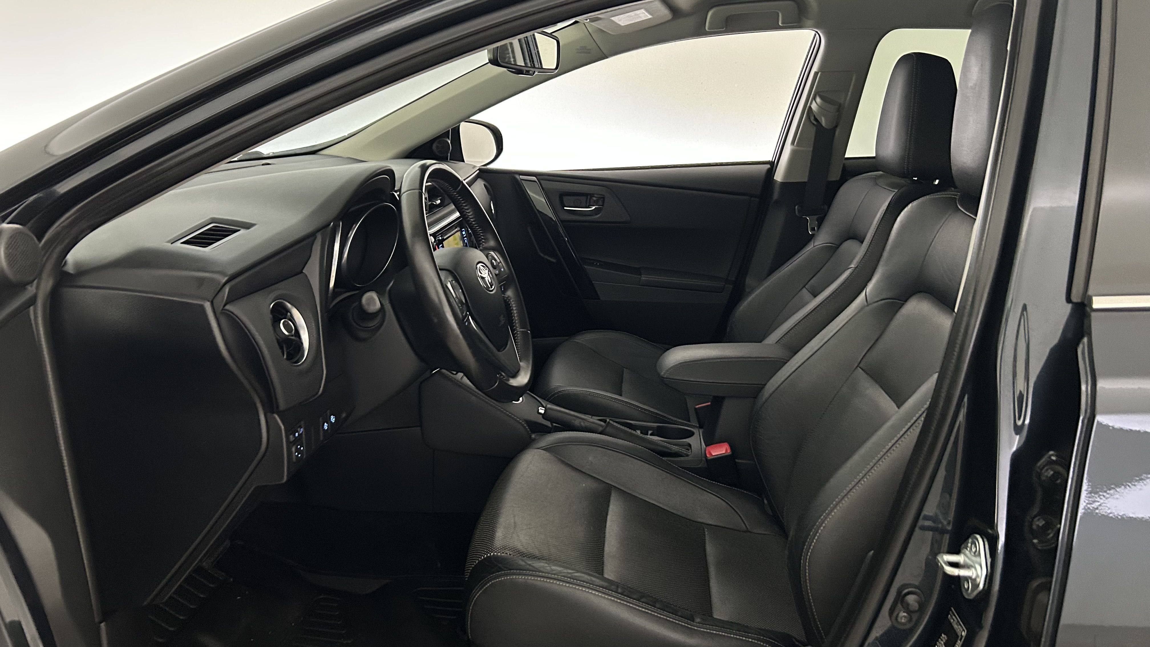 Toyota Auris 2015