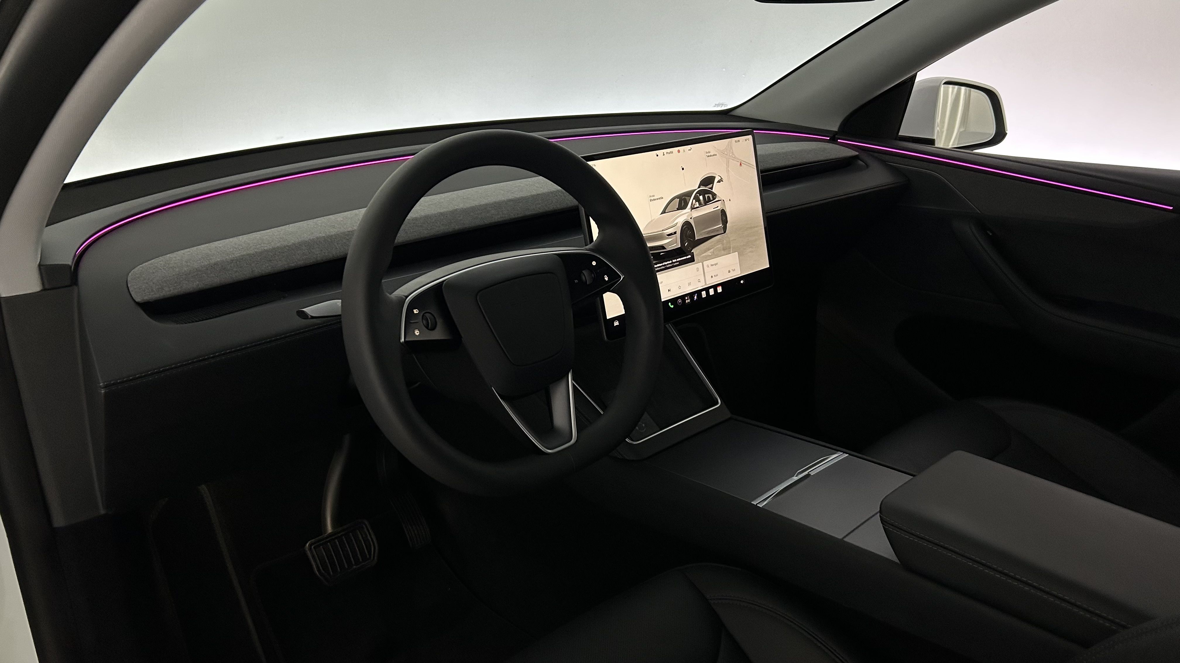 Tesla Model Y 2025